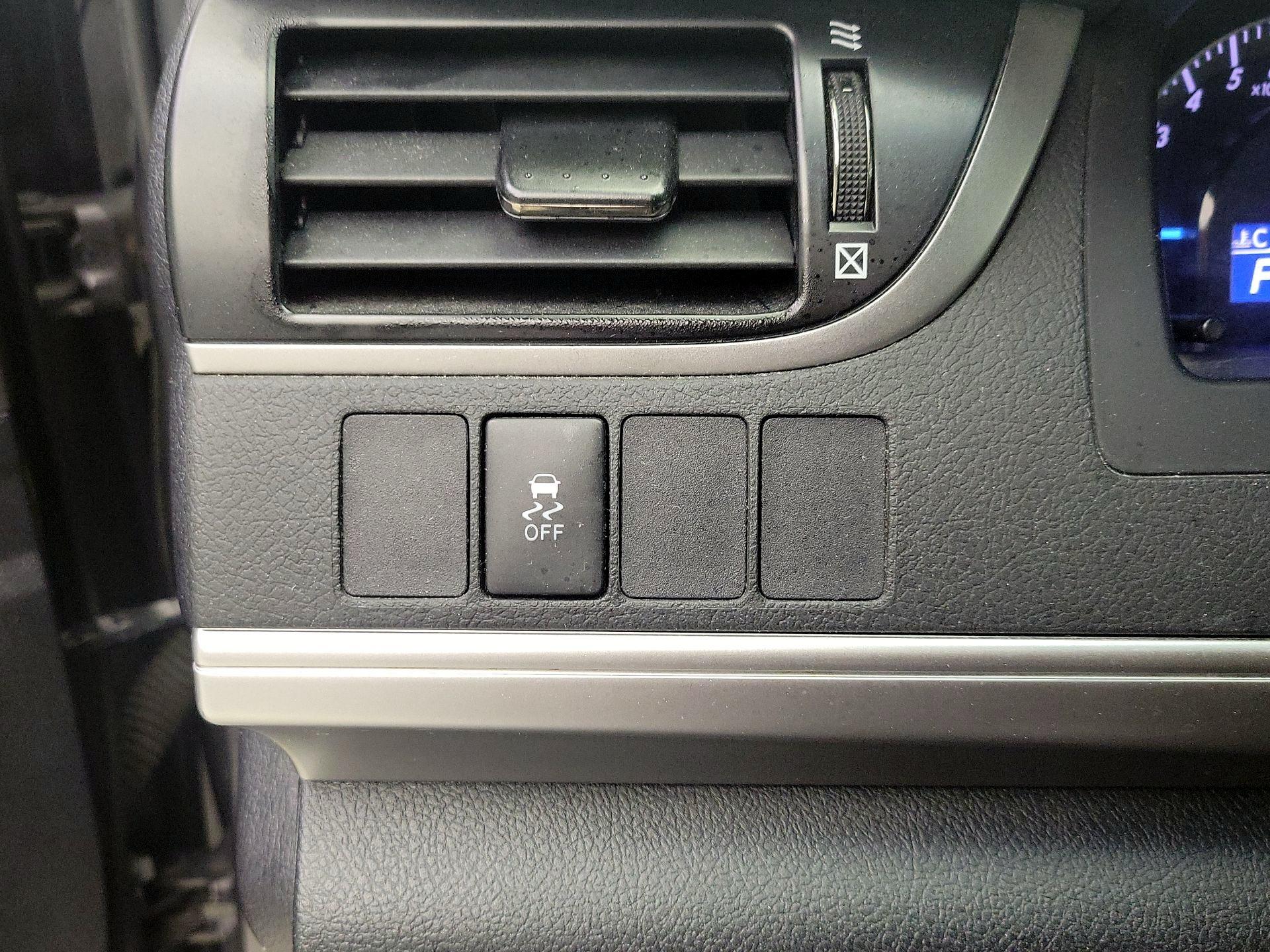 Thumbnail: 2014 Toyota Camry - 13