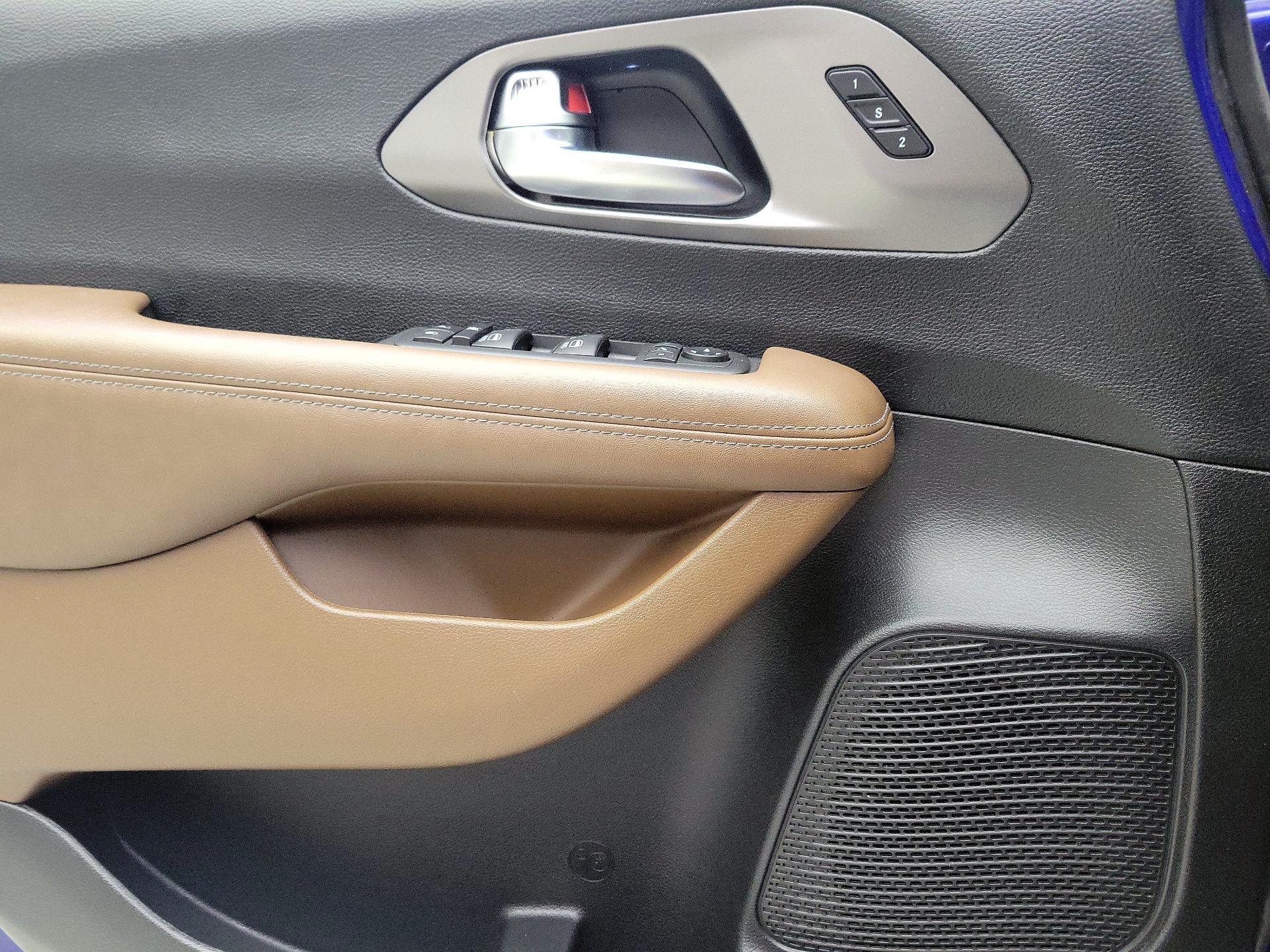 Thumbnail: 2020 Chrysler Pacifica - 12