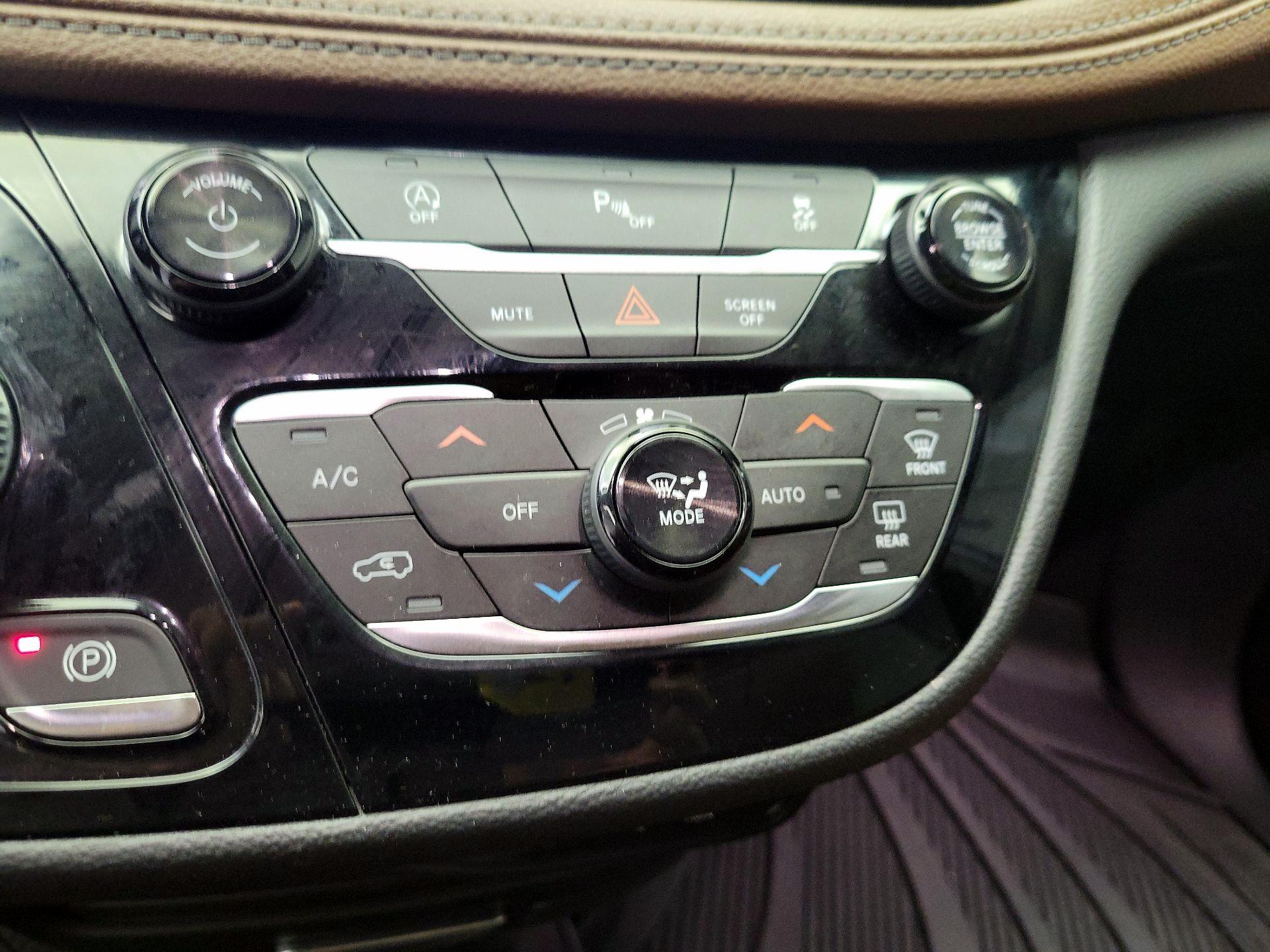 Thumbnail: 2020 Chrysler Pacifica - 15