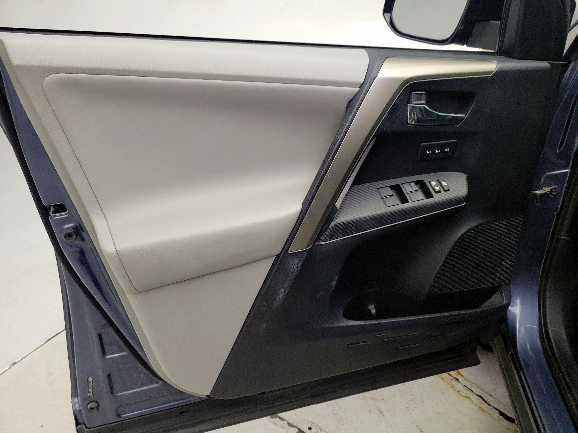 Thumbnail: 2013 Toyota RAV4 - 12