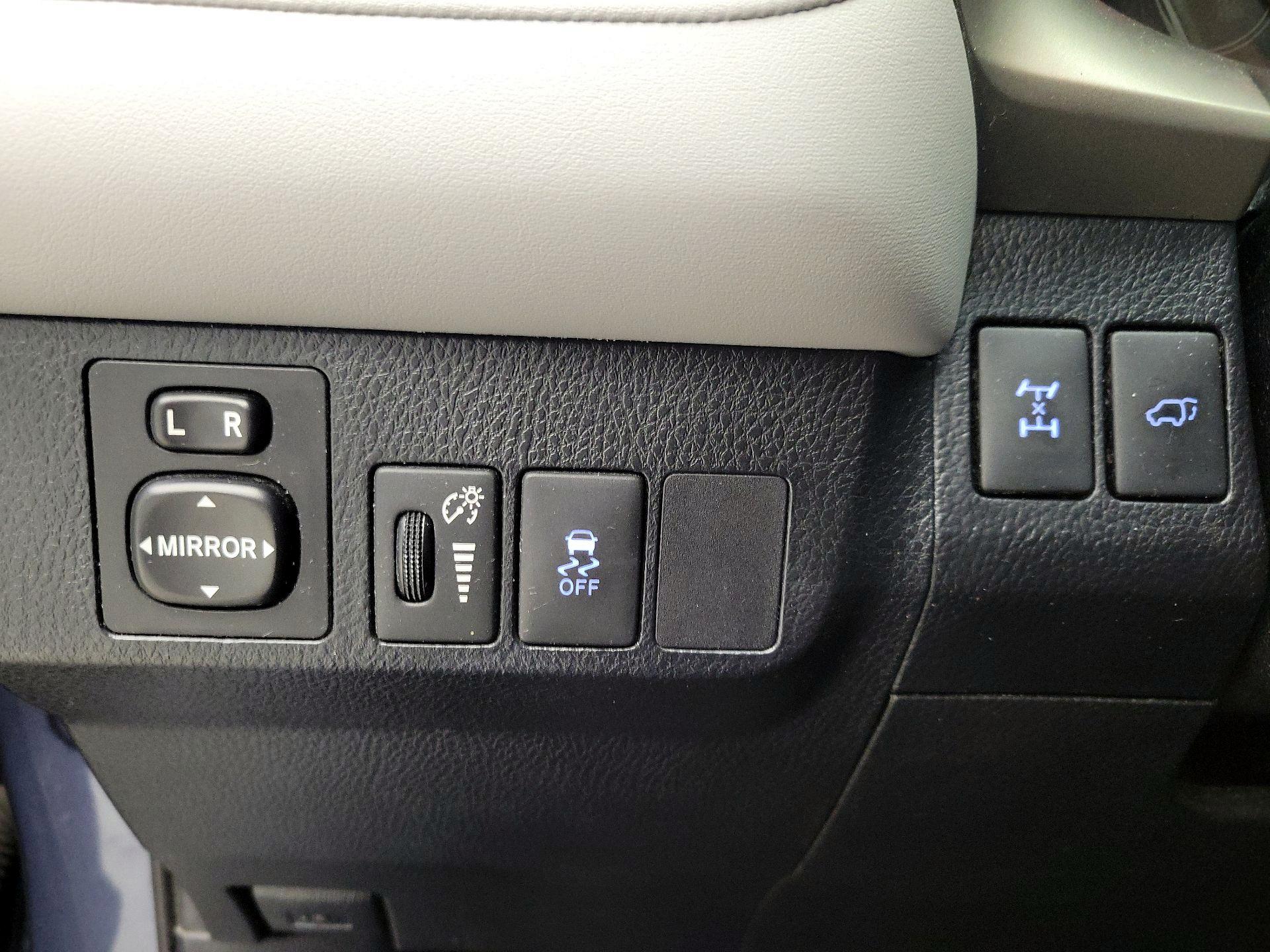 Thumbnail: 2013 Toyota RAV4 - 13