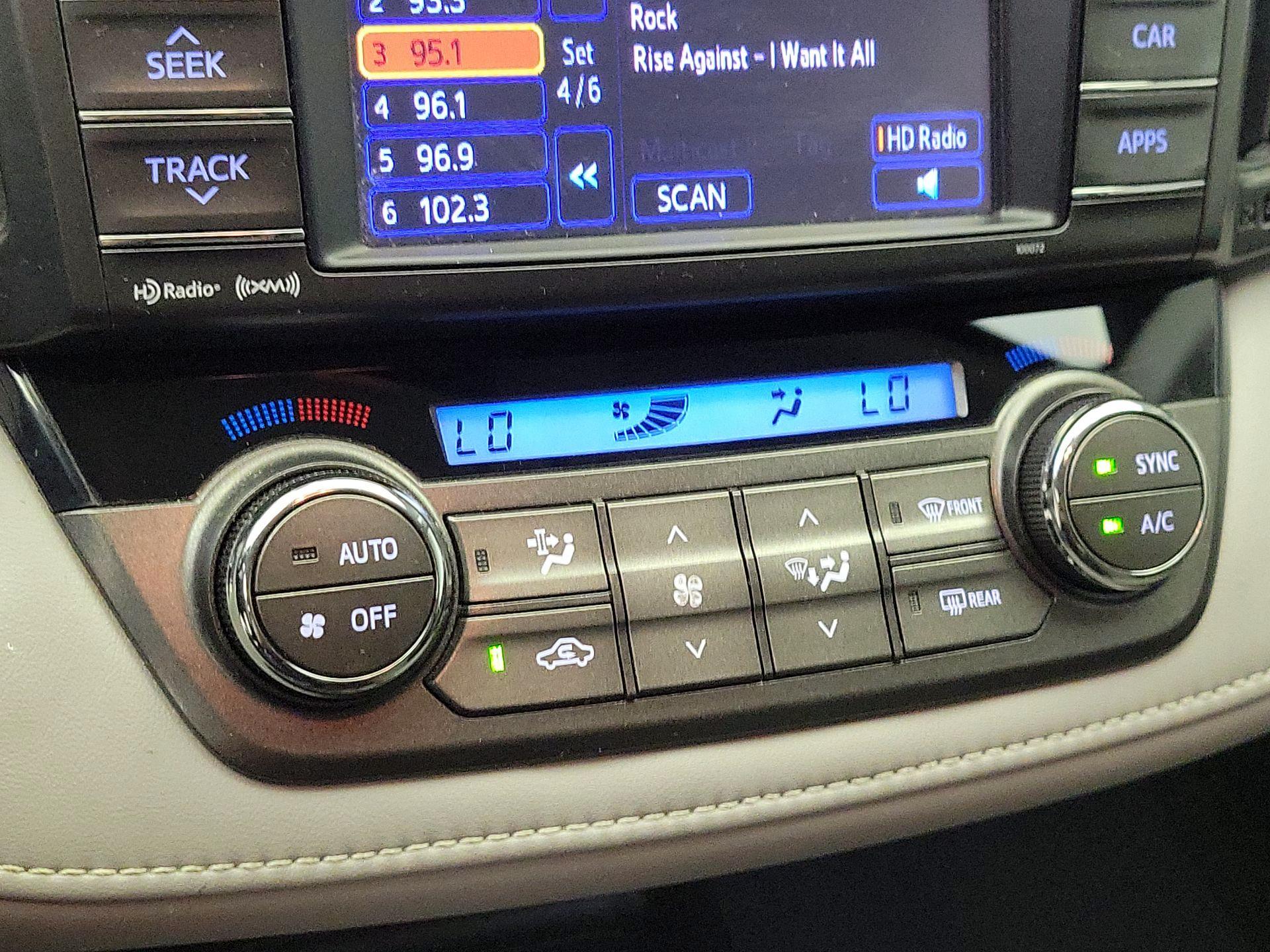 Thumbnail: 2013 Toyota RAV4 - 16