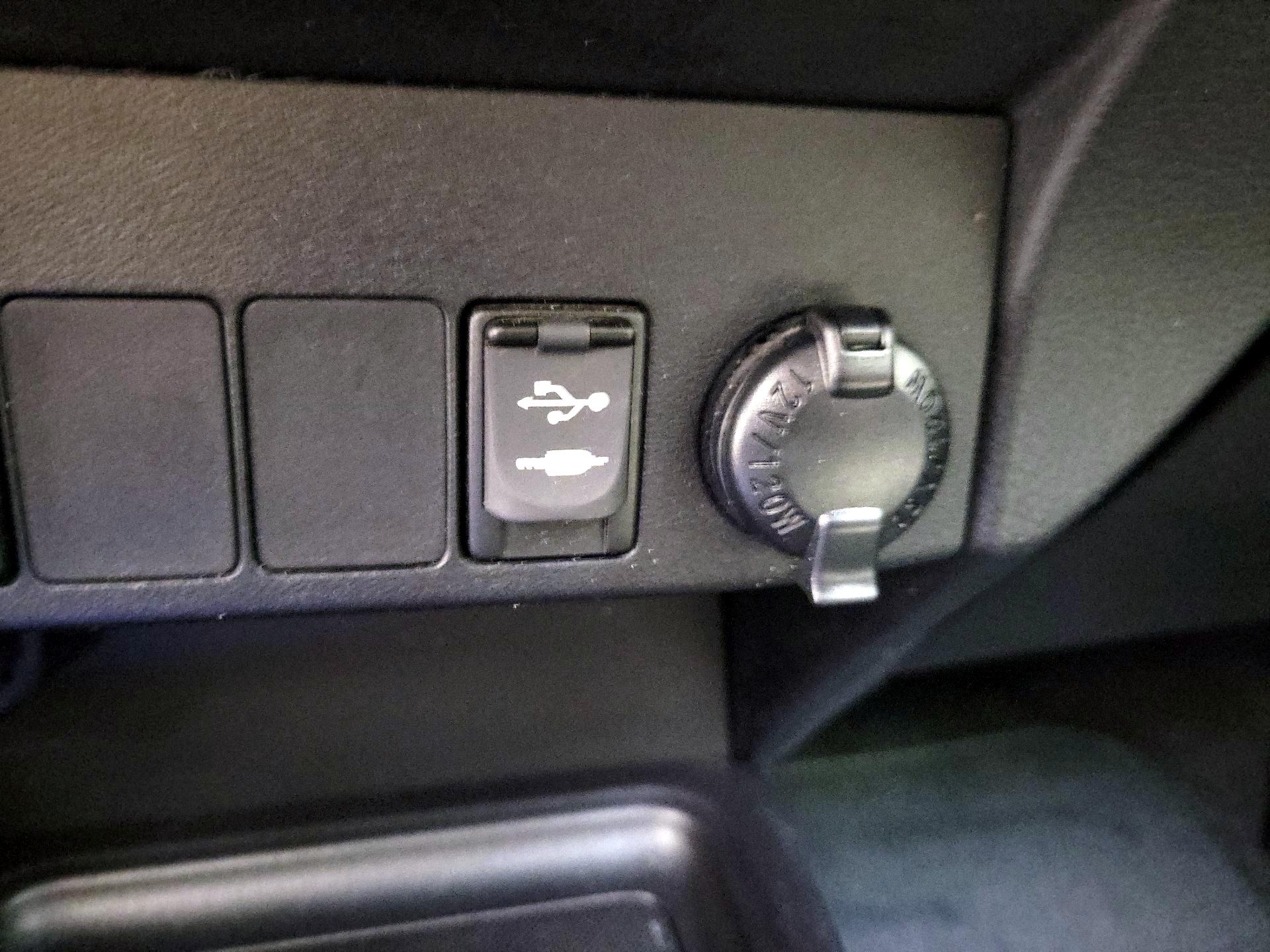 Thumbnail: 2013 Toyota RAV4 - 18