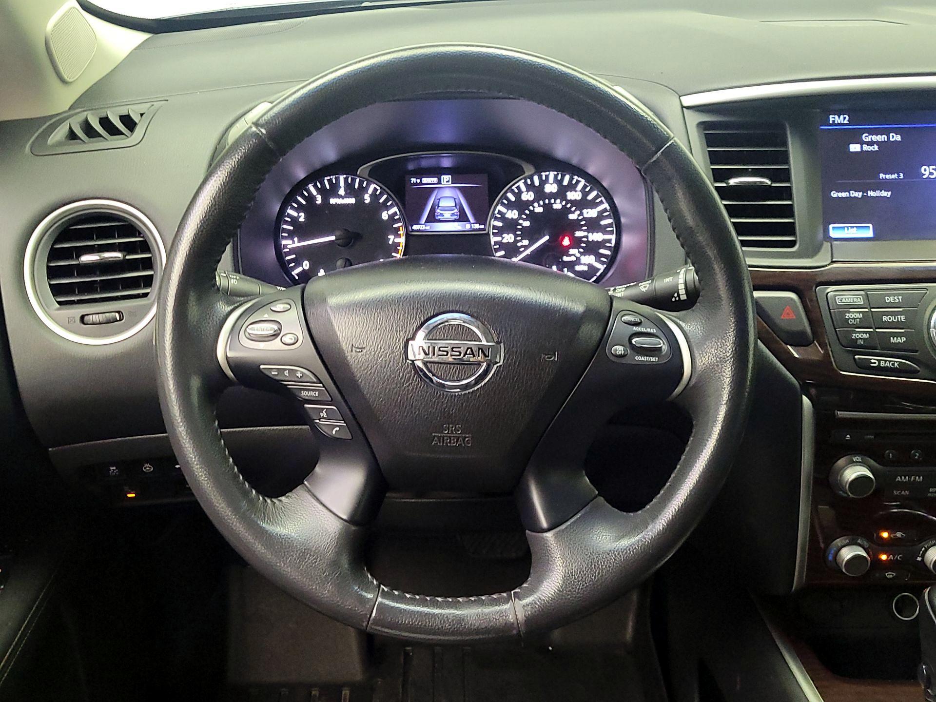 Thumbnail: 2016 Nissan Pathfinder - 10