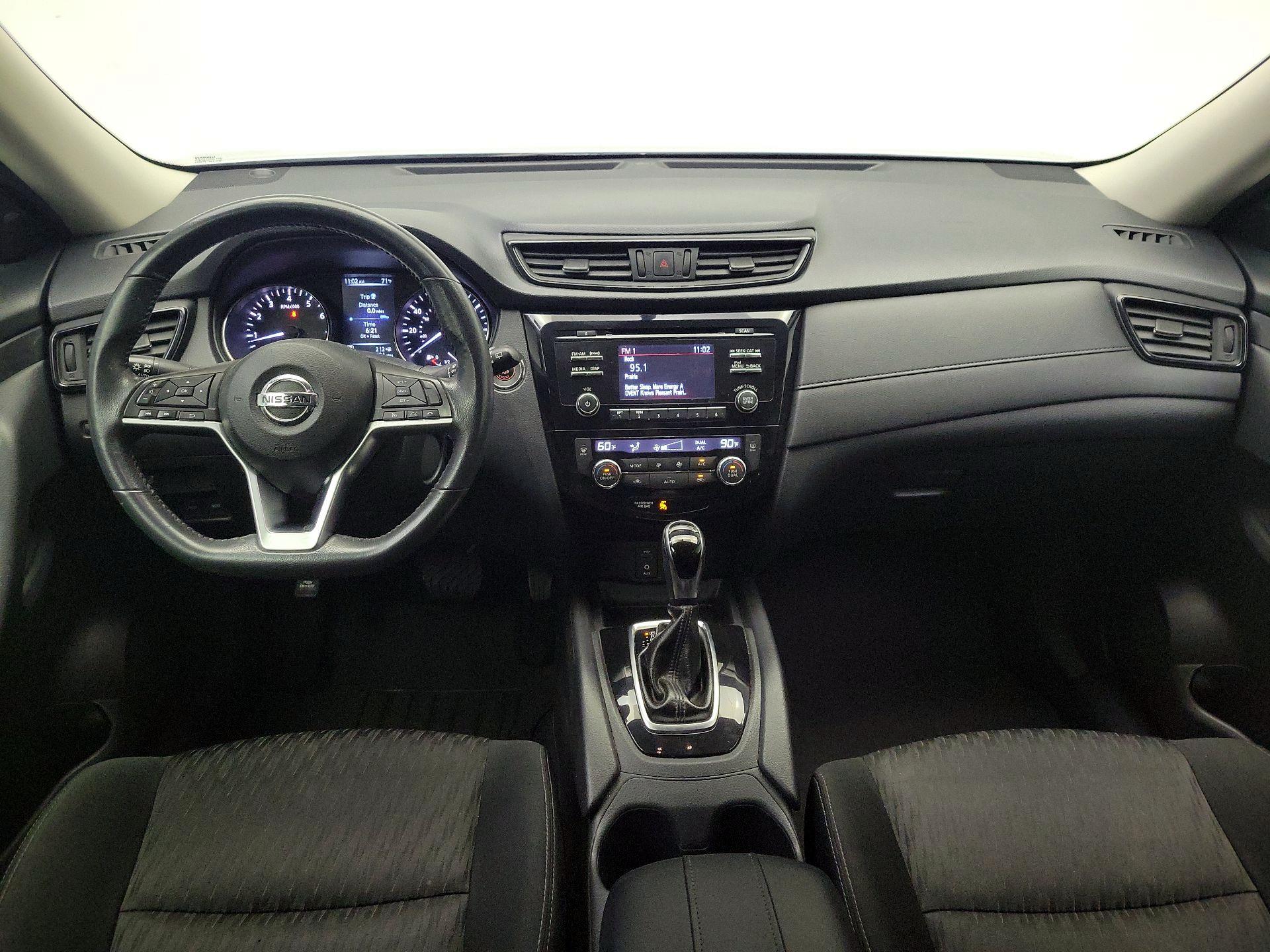 Thumbnail: 2017 Nissan Rogue - 9