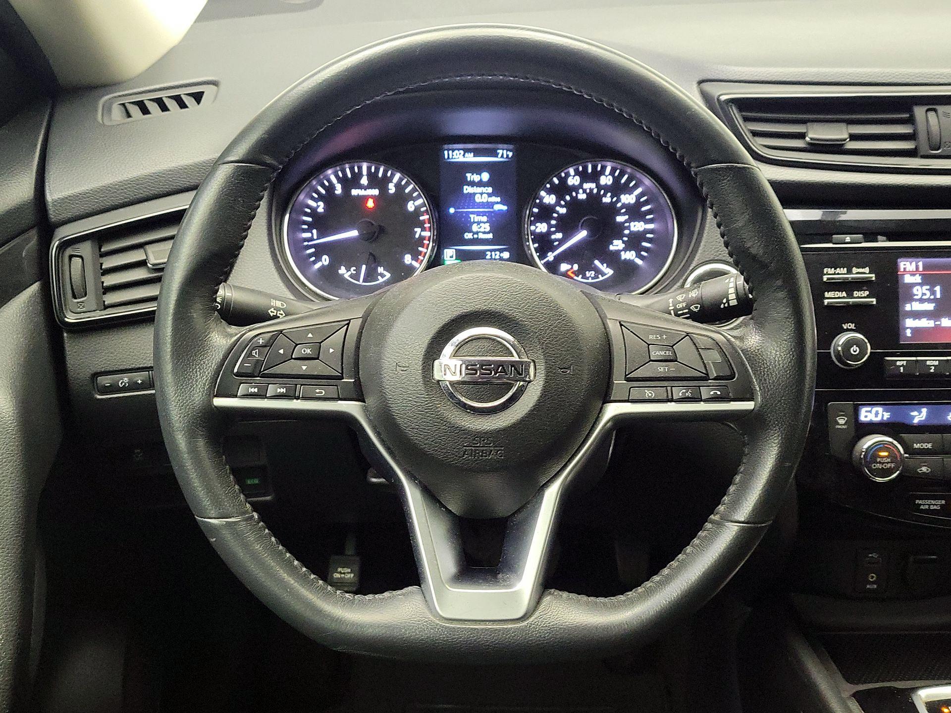 Thumbnail: 2017 Nissan Rogue - 10