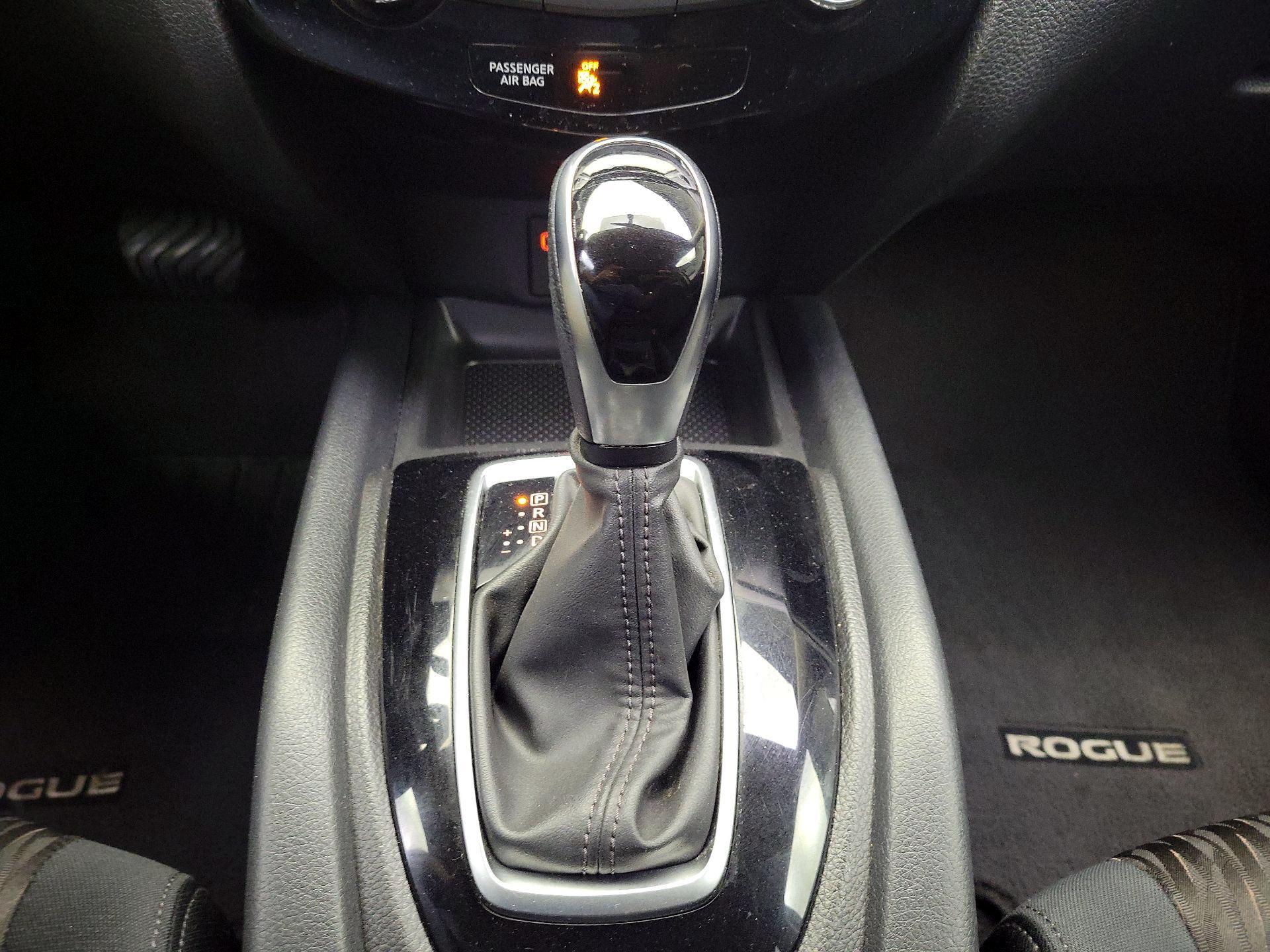 Thumbnail: 2017 Nissan Rogue - 18