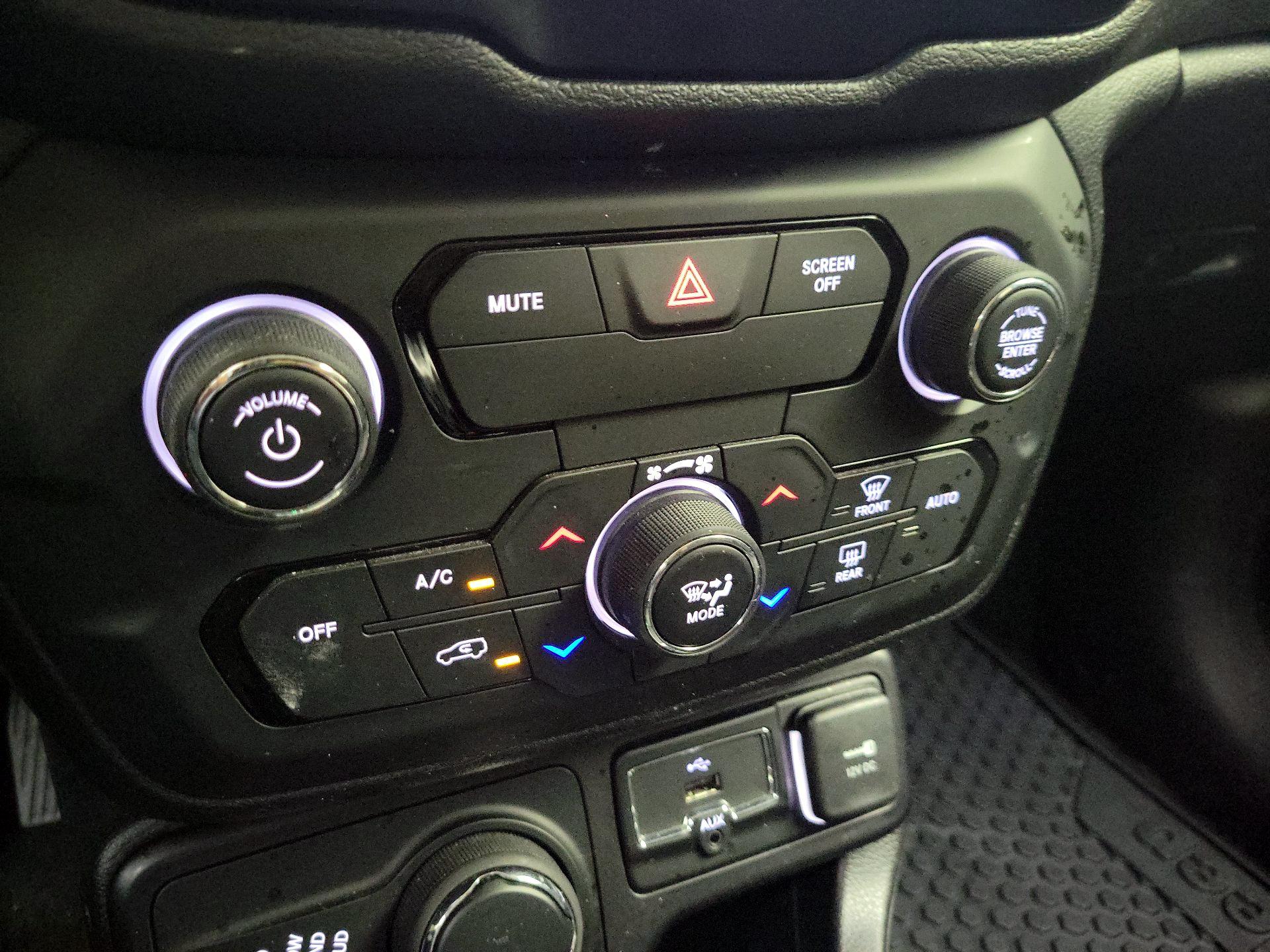 Thumbnail: 2018 Jeep Renegade - 16
