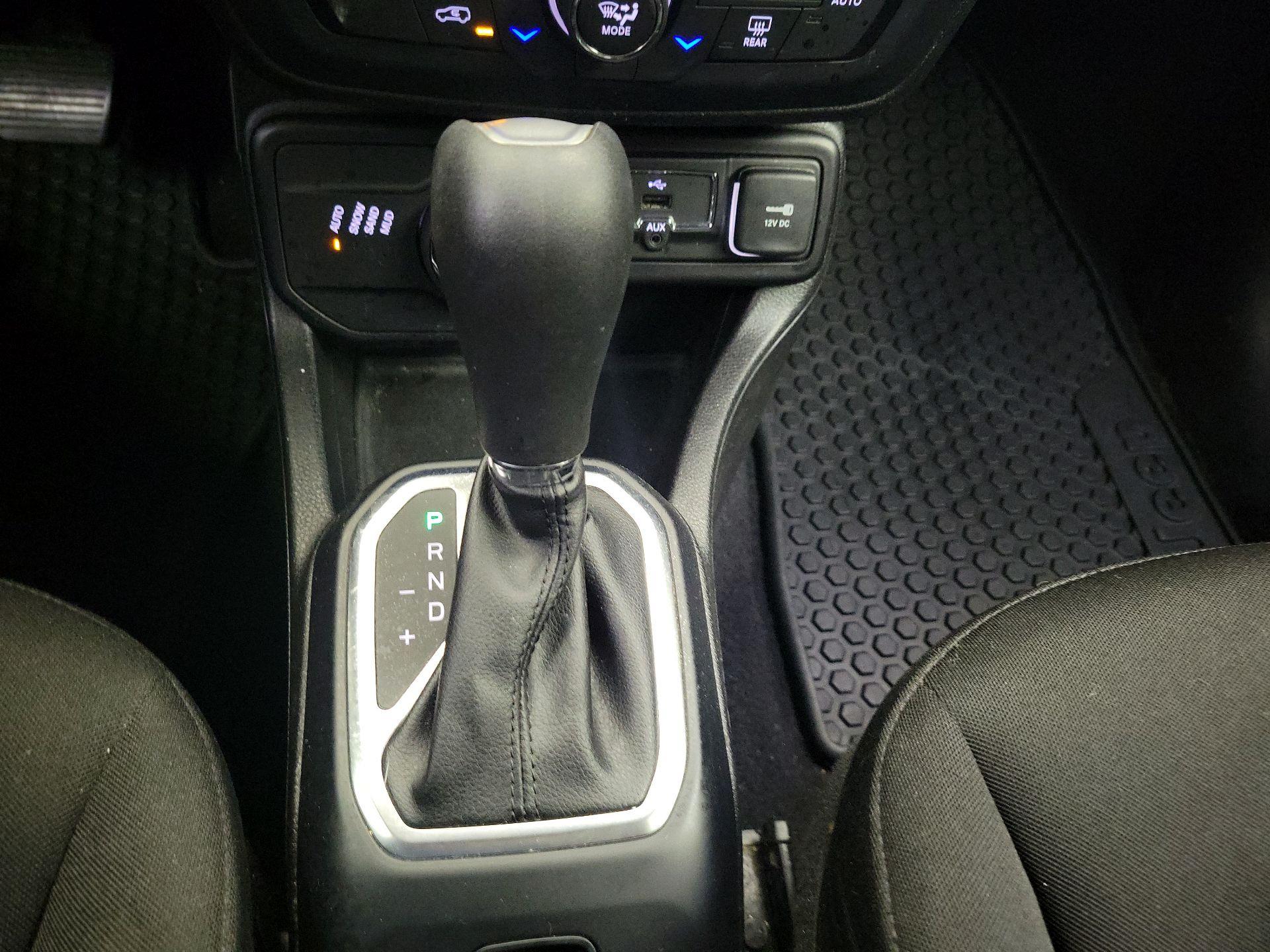 Thumbnail: 2018 Jeep Renegade - 17