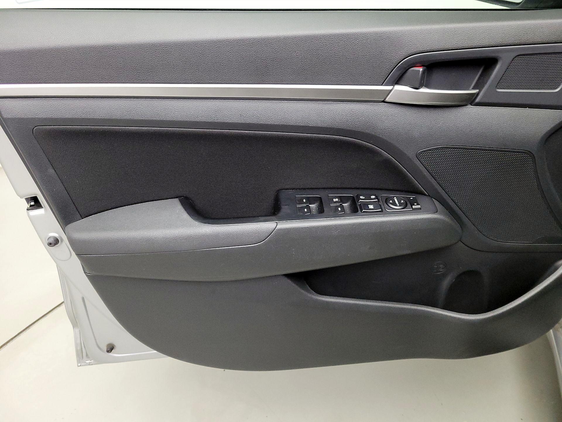 Thumbnail: 2020 Hyundai Elantra - 12