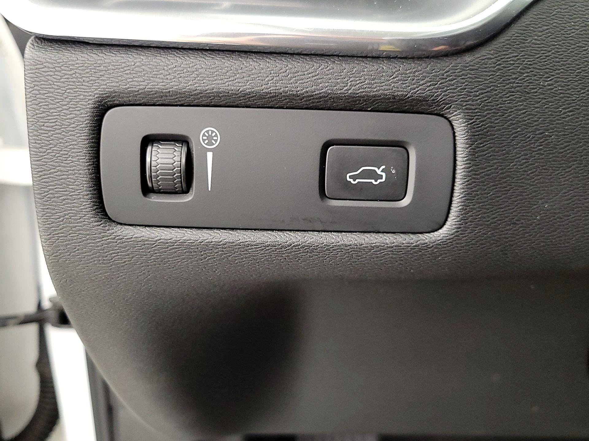 Thumbnail: 2019 Volvo XC60 - 13