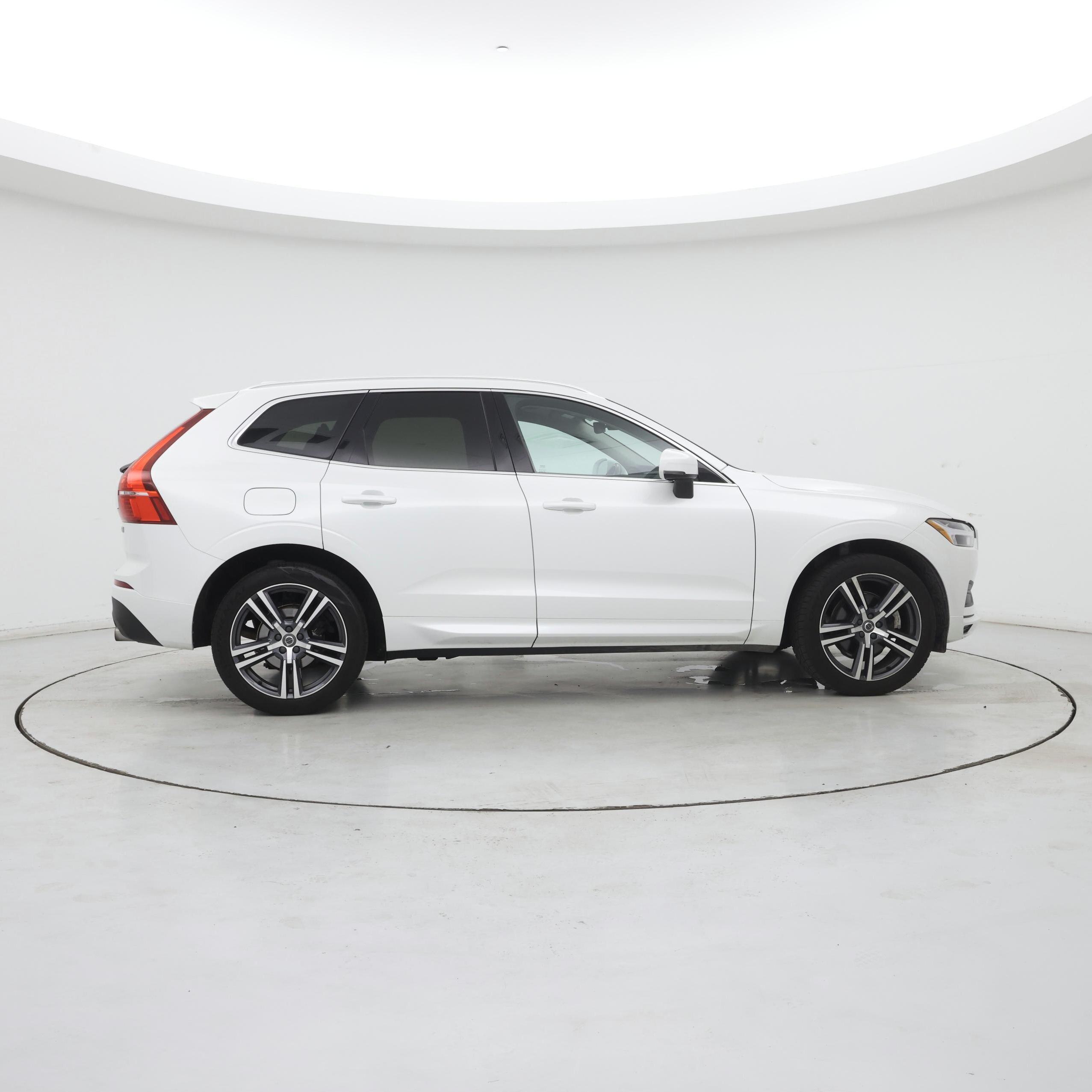 Thumbnail: 2019 Volvo XC60 - 7