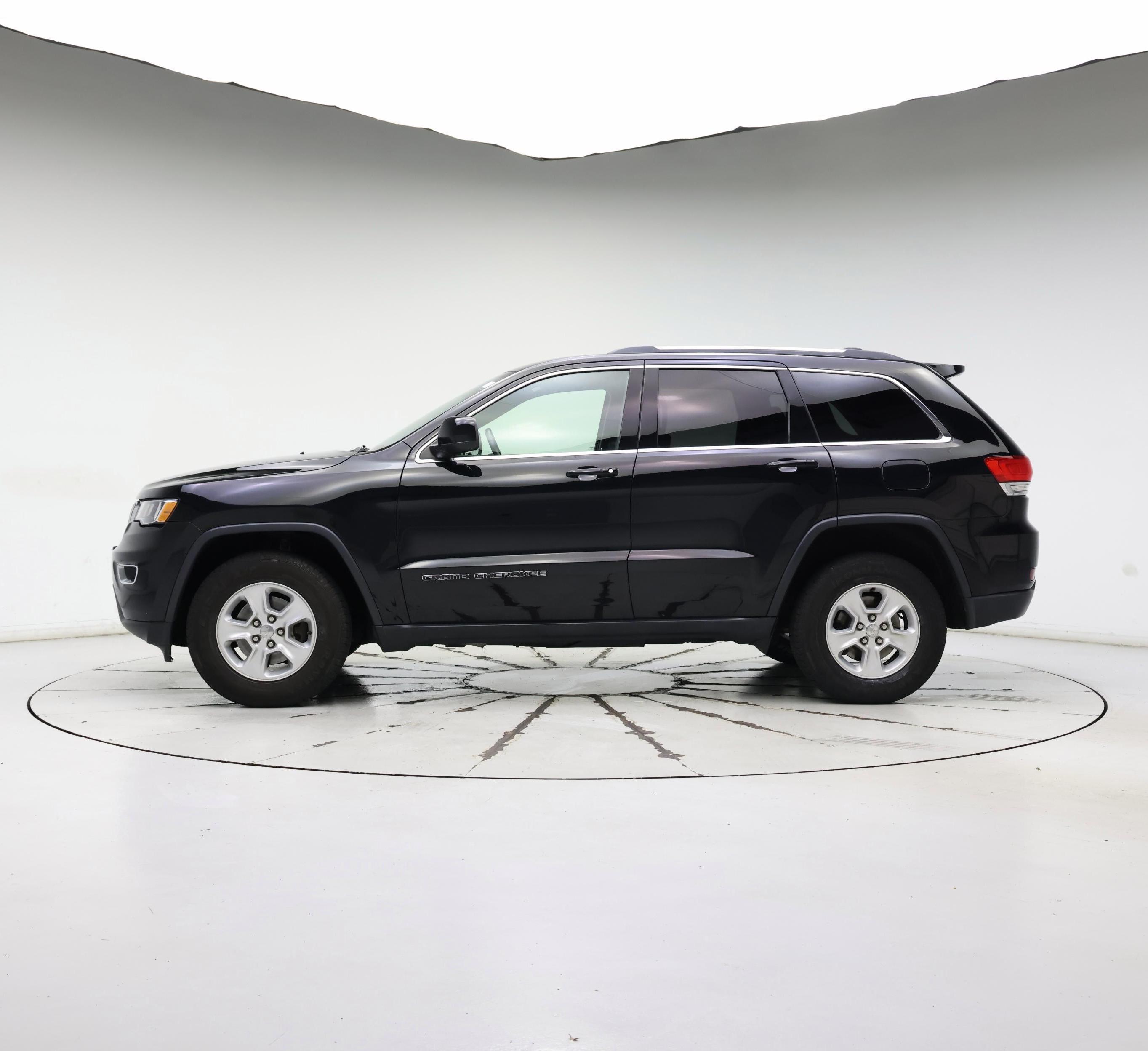 Thumbnail: 2017 Jeep Grand Cherokee - 3