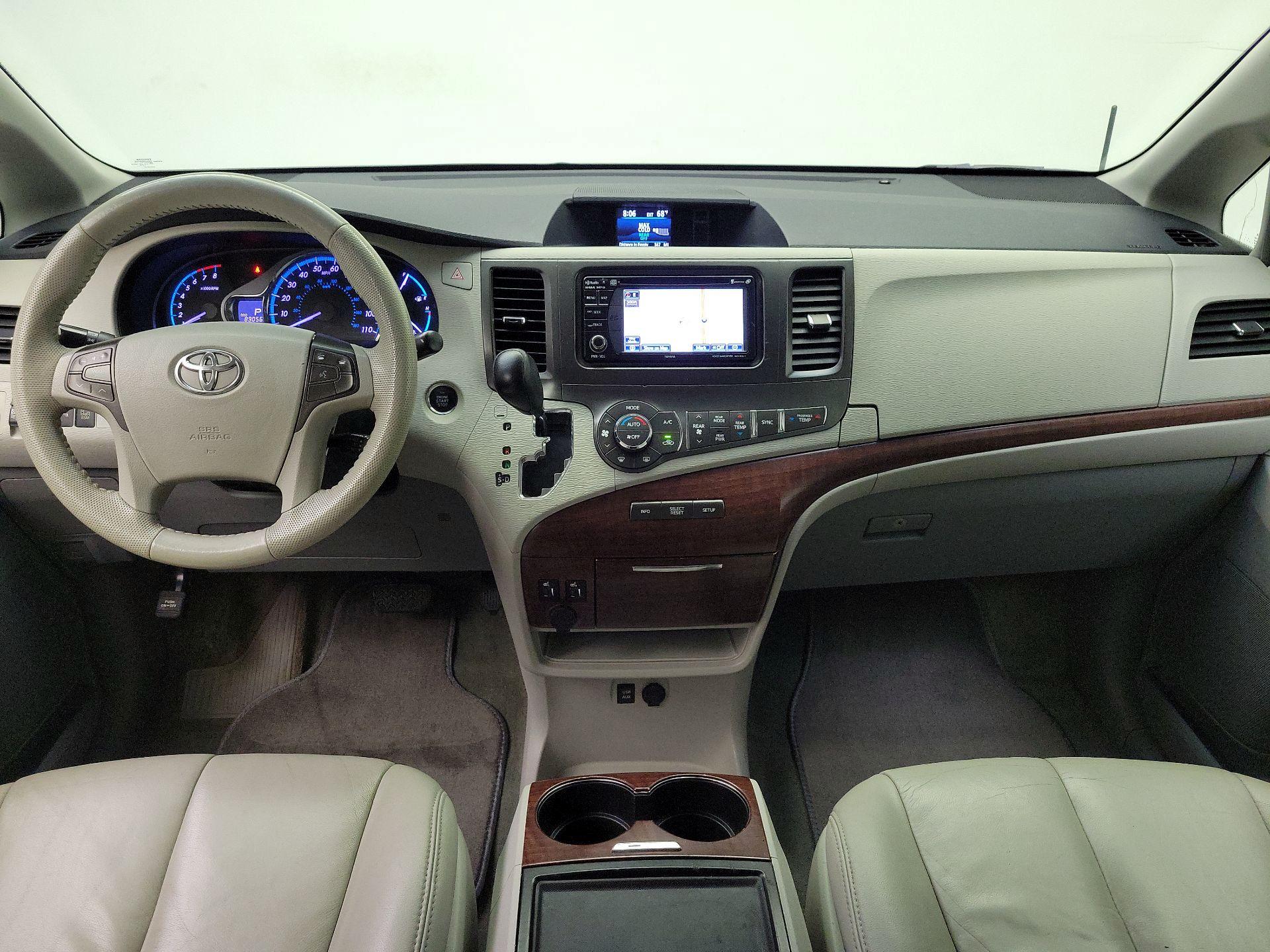 Thumbnail: 2014 Toyota Sienna - 9