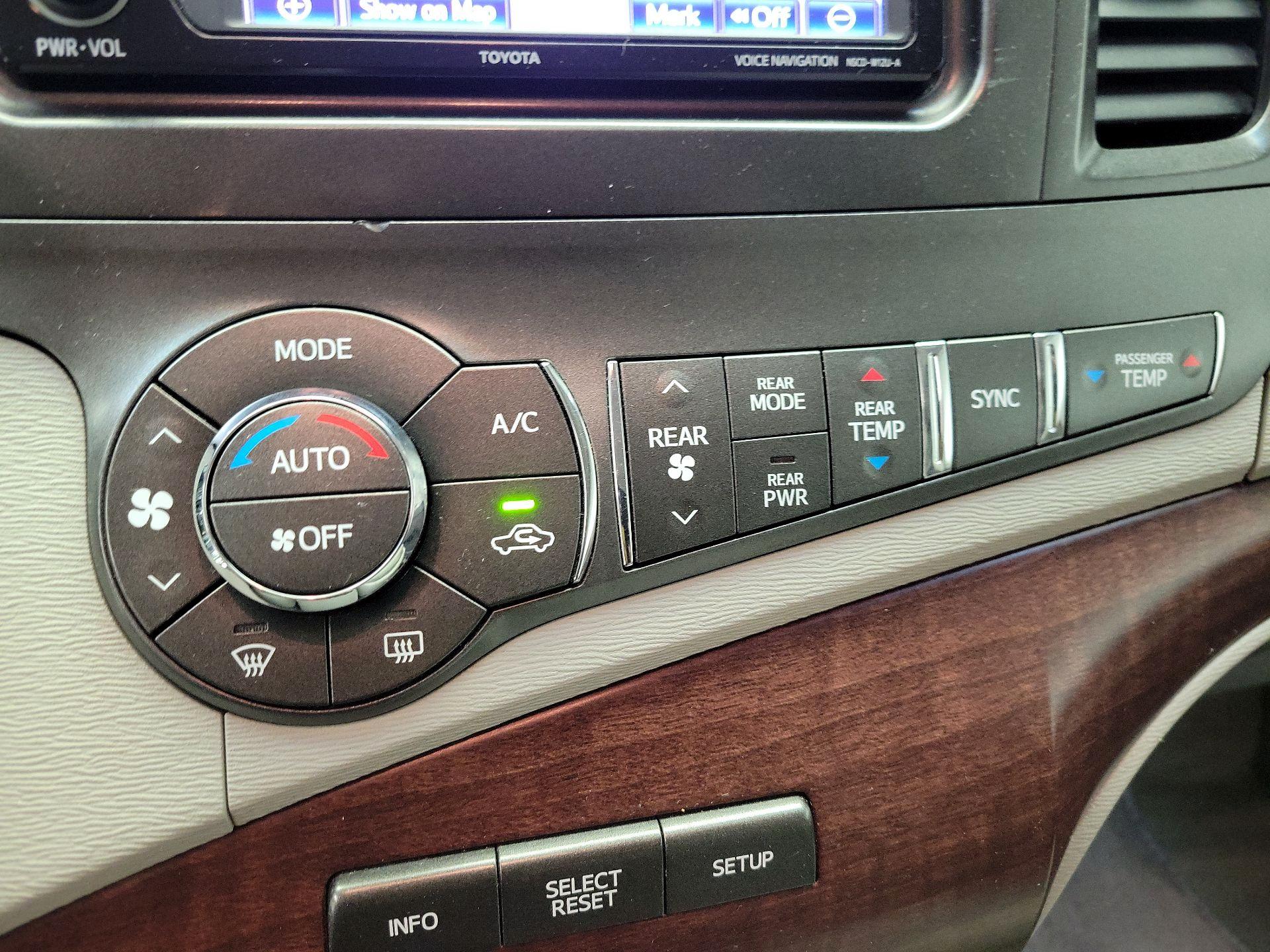 Thumbnail: 2014 Toyota Sienna - 16