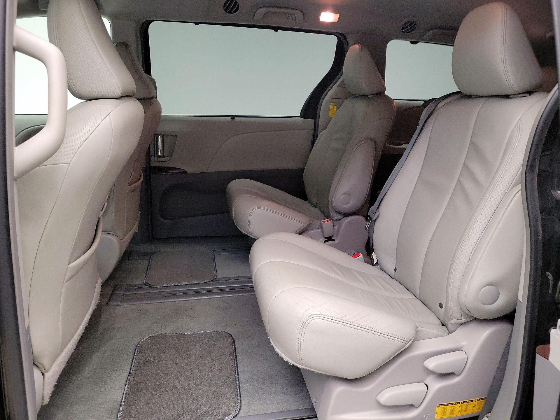 Thumbnail: 2014 Toyota Sienna - 19