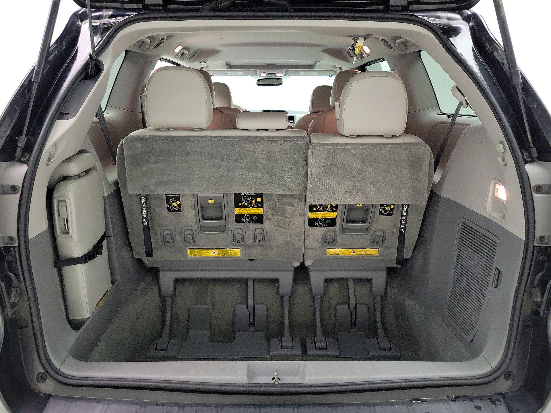 Thumbnail: 2014 Toyota Sienna - 20