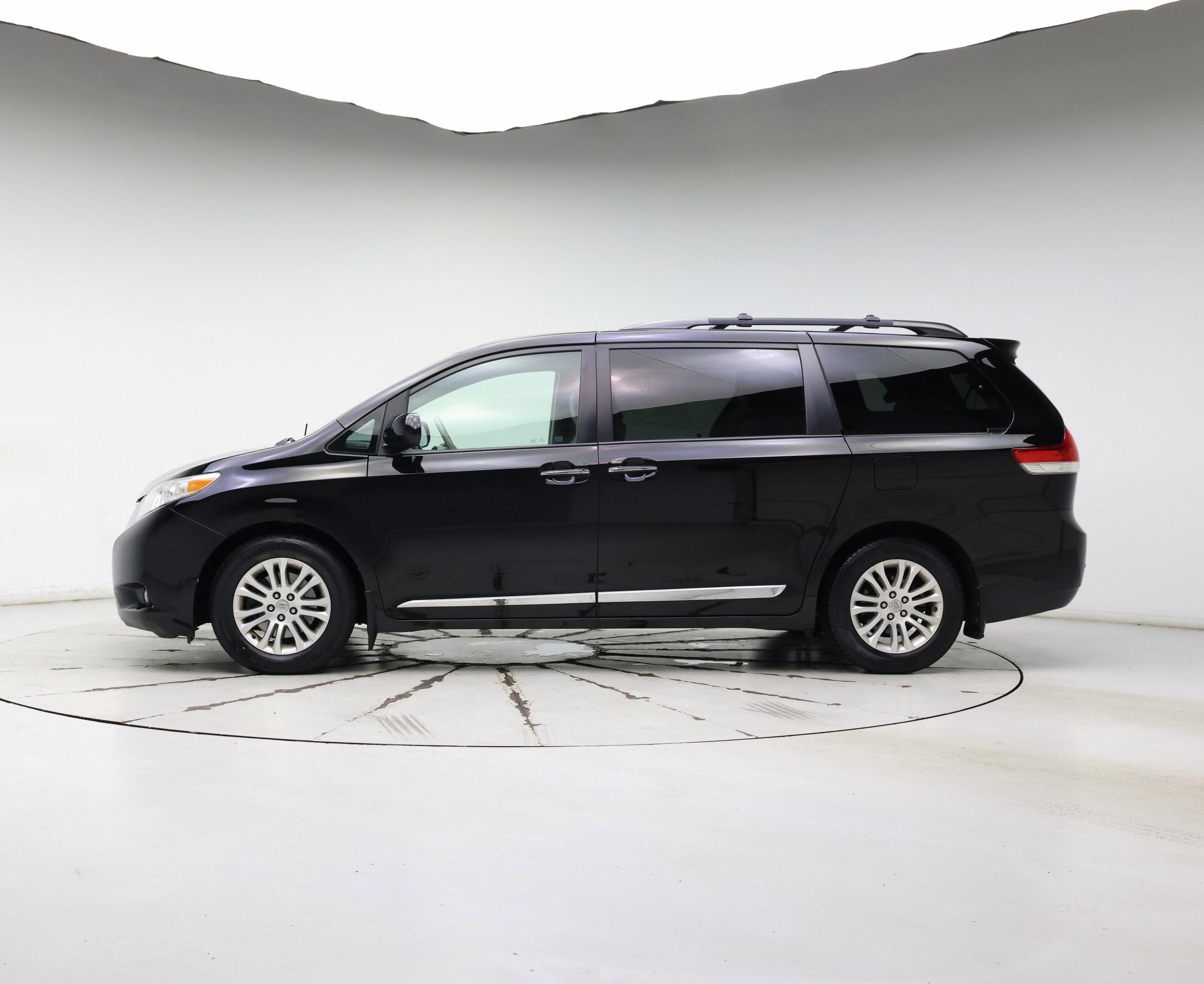 Thumbnail: 2014 Toyota Sienna - 3