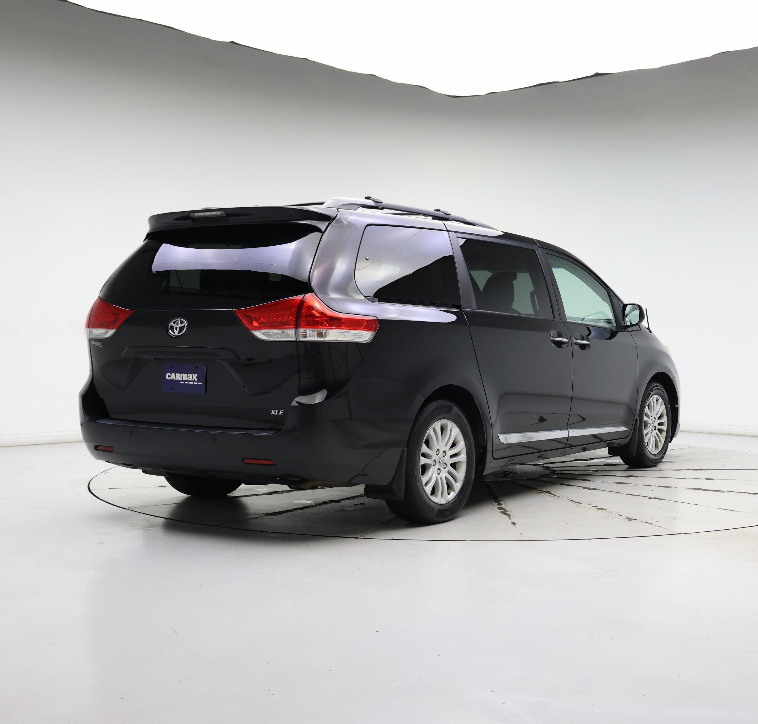 Thumbnail: 2014 Toyota Sienna - 8