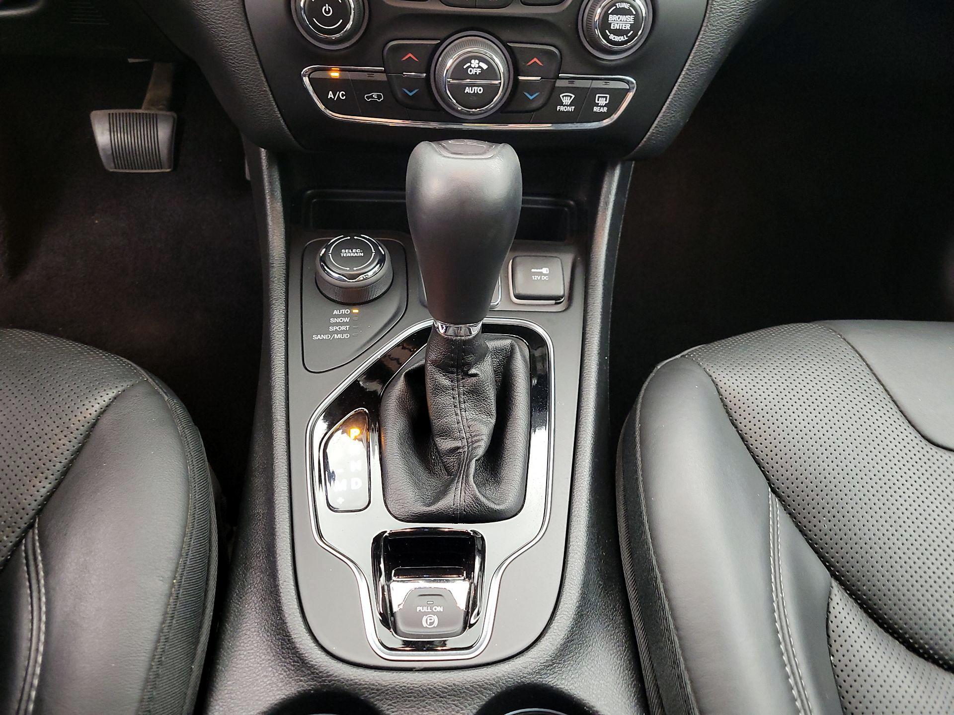 Thumbnail: 2019 Jeep Cherokee - 18