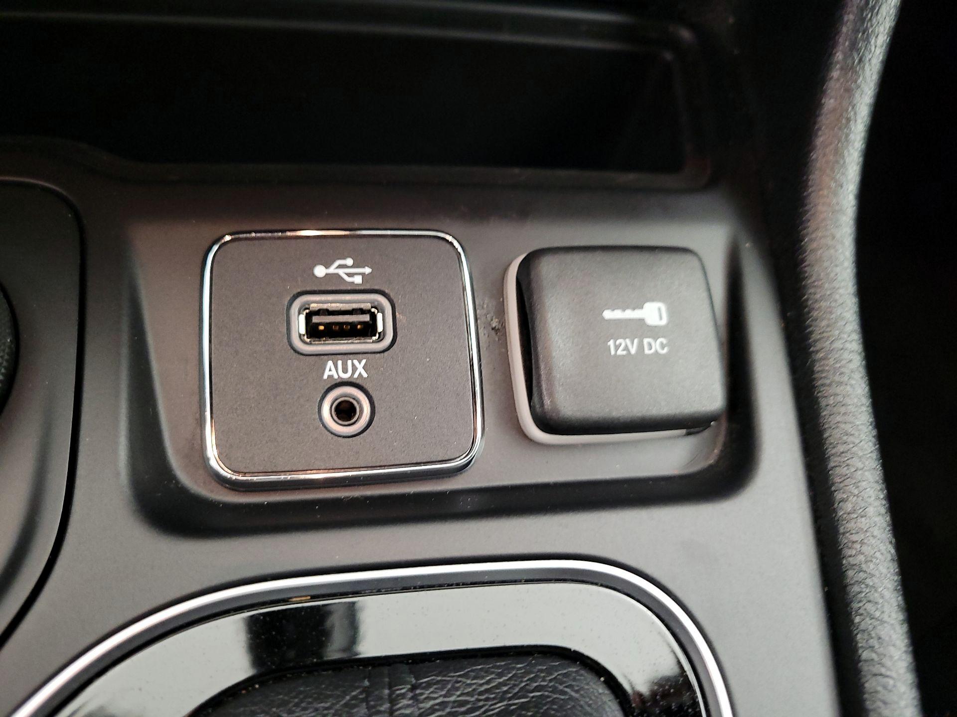 Thumbnail: 2019 Jeep Cherokee - 19