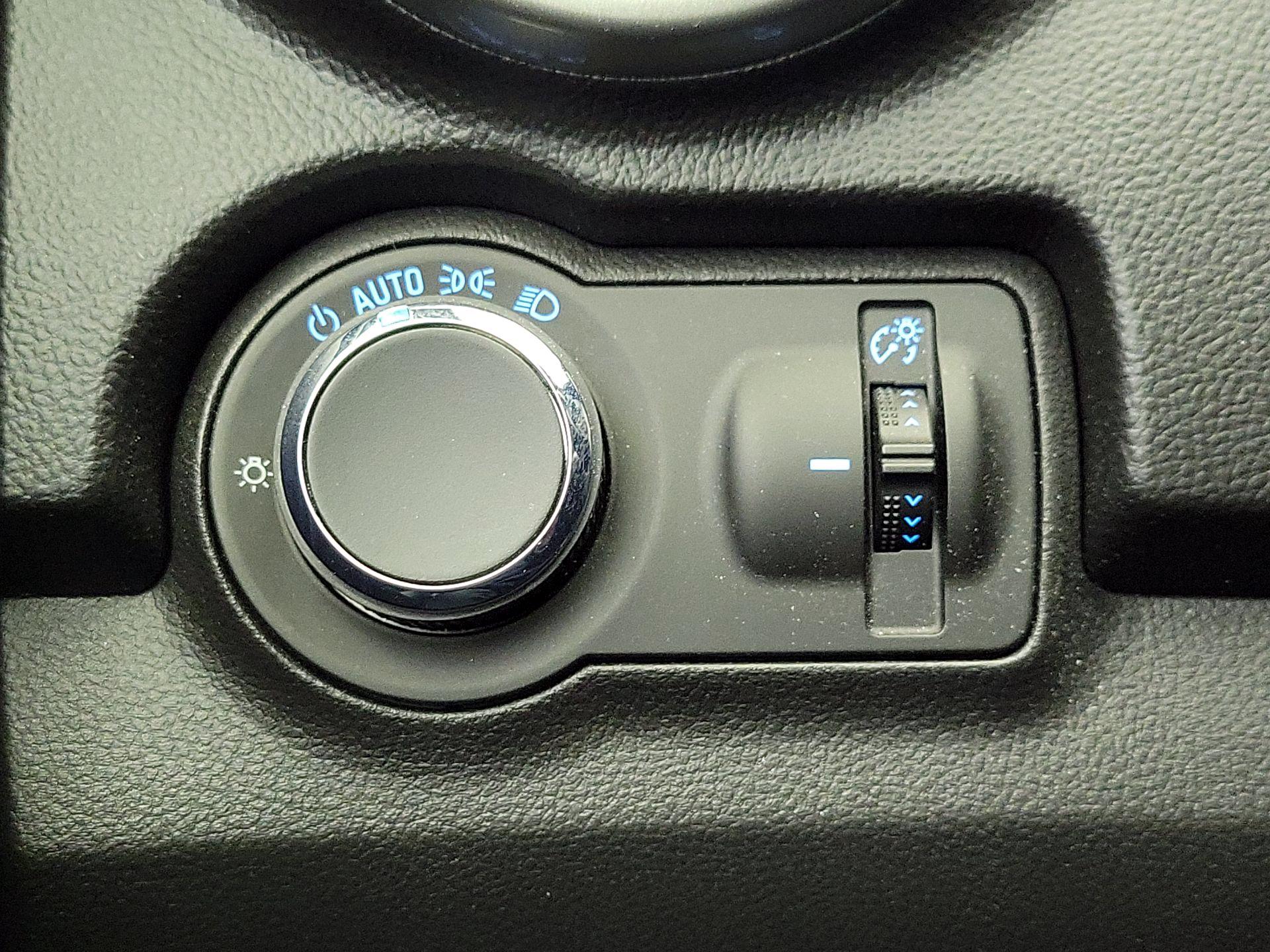 Thumbnail: 2015 Chevrolet Trax - 13