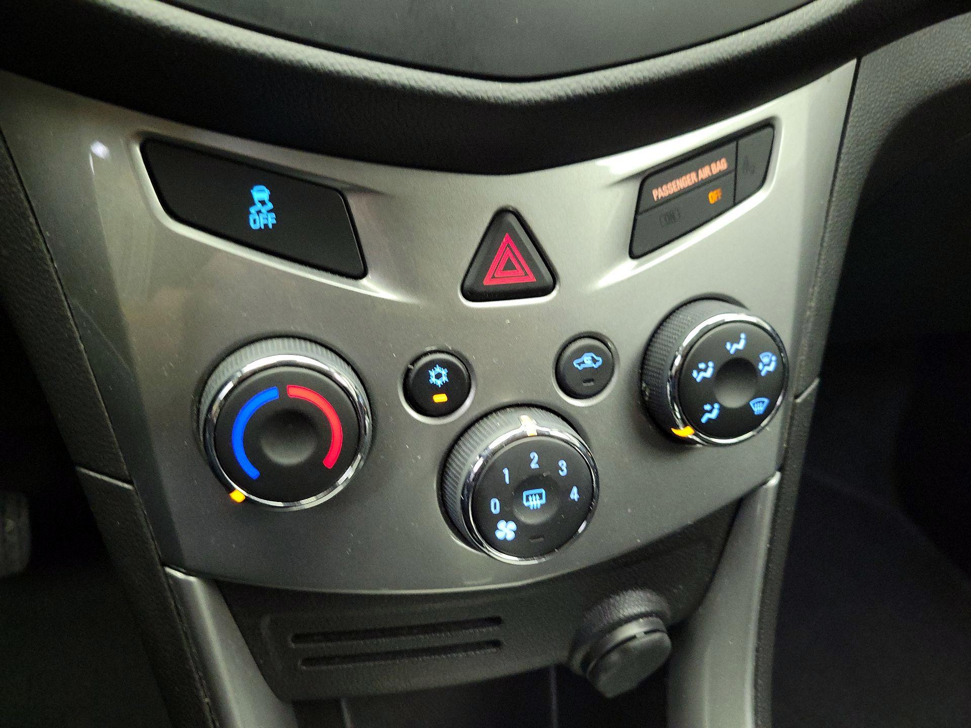 Thumbnail: 2015 Chevrolet Trax - 16