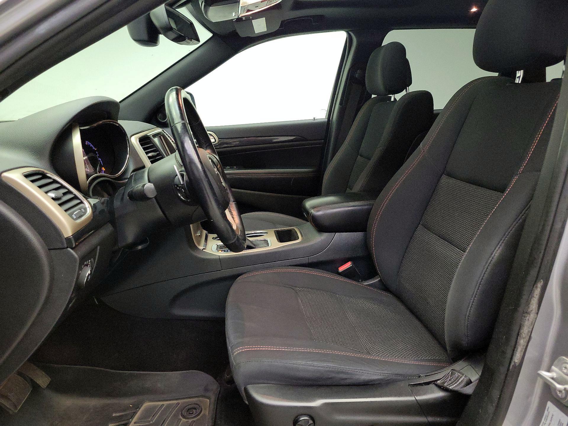 Thumbnail: 2016 Jeep Grand Cherokee - 11