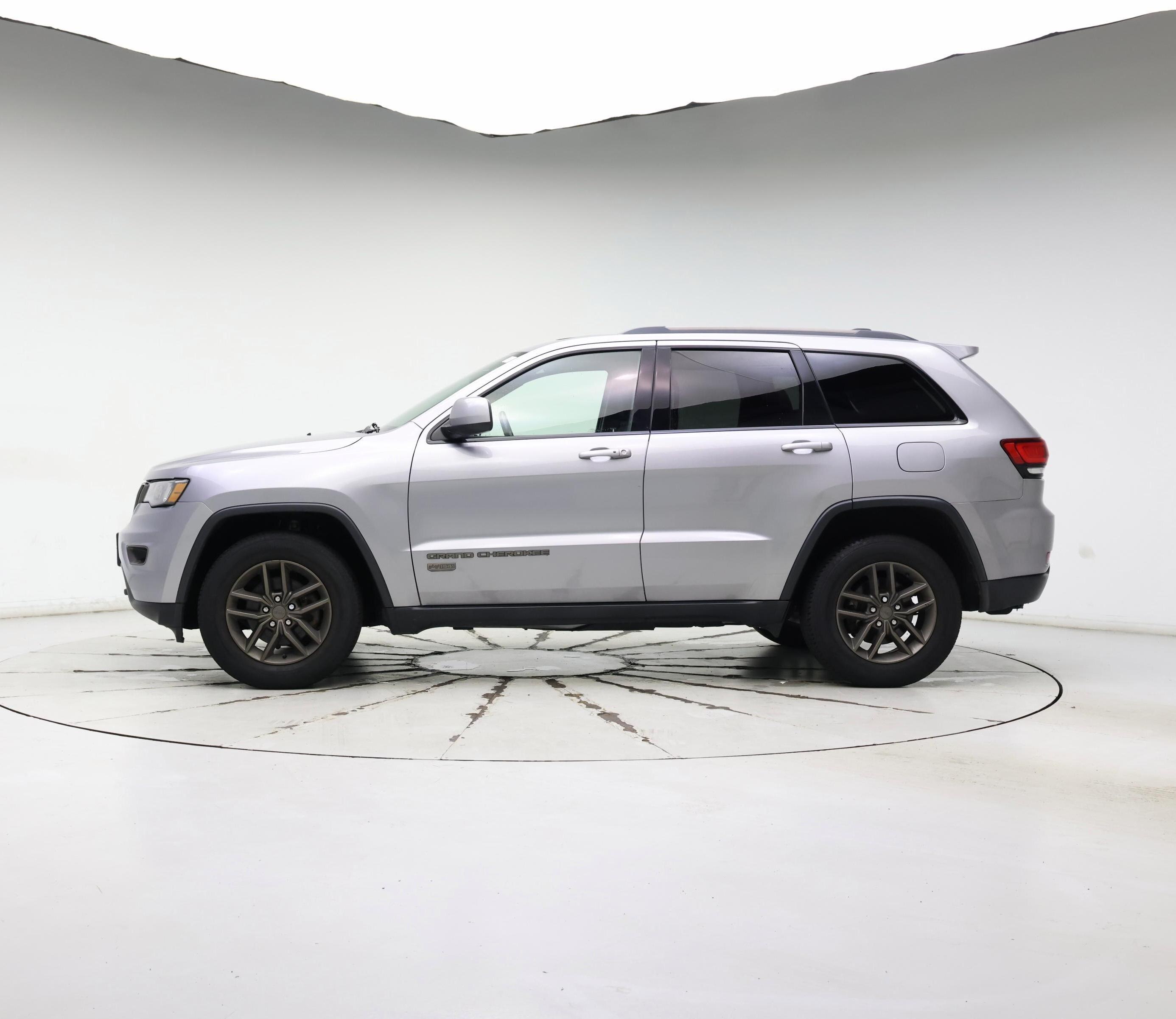 Thumbnail: 2016 Jeep Grand Cherokee - 3