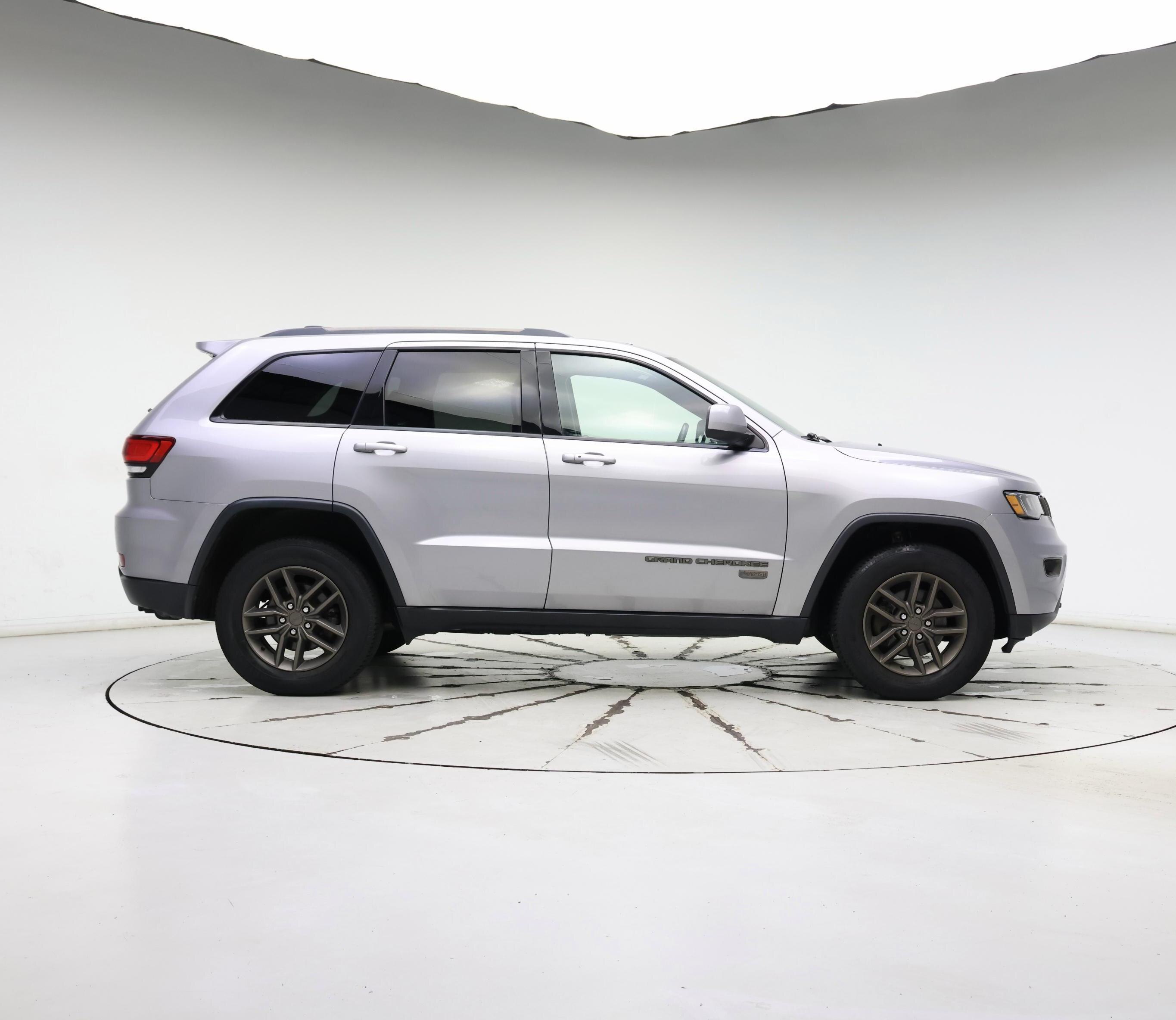 Thumbnail: 2016 Jeep Grand Cherokee - 7