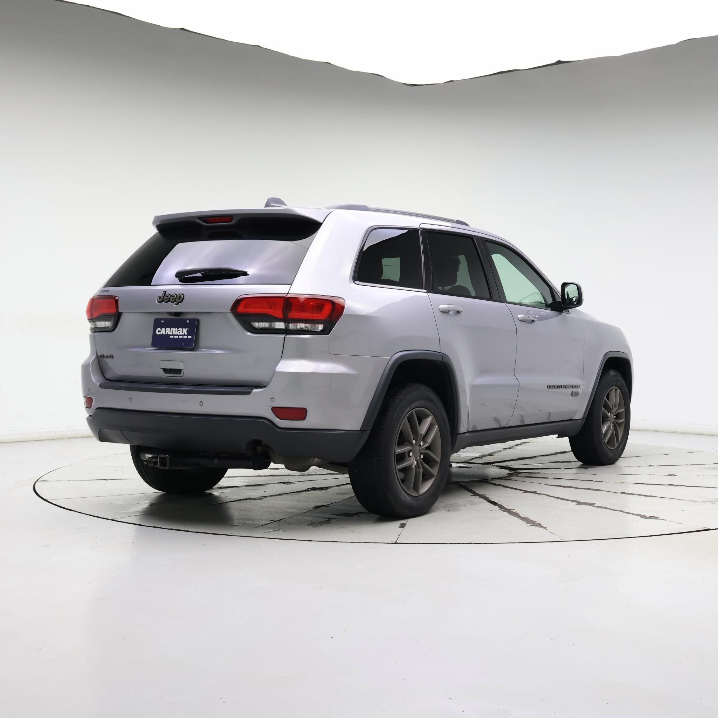 Thumbnail: 2016 Jeep Grand Cherokee - 8