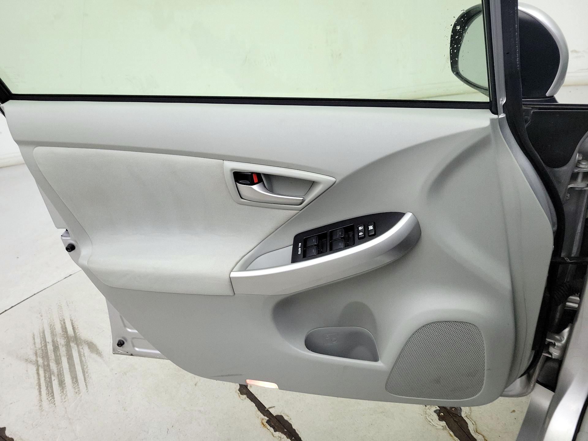 Thumbnail: 2014 Toyota Prius - 12