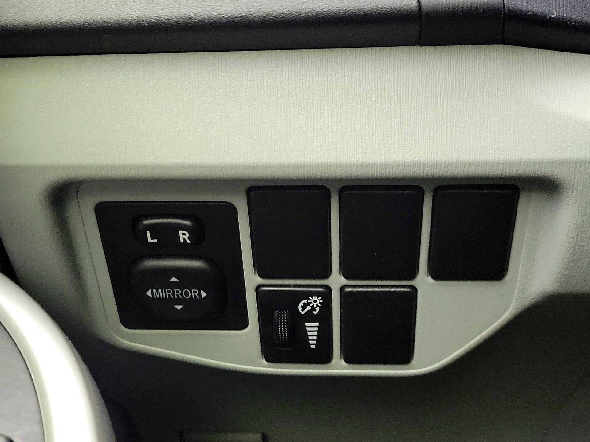 Thumbnail: 2014 Toyota Prius - 13