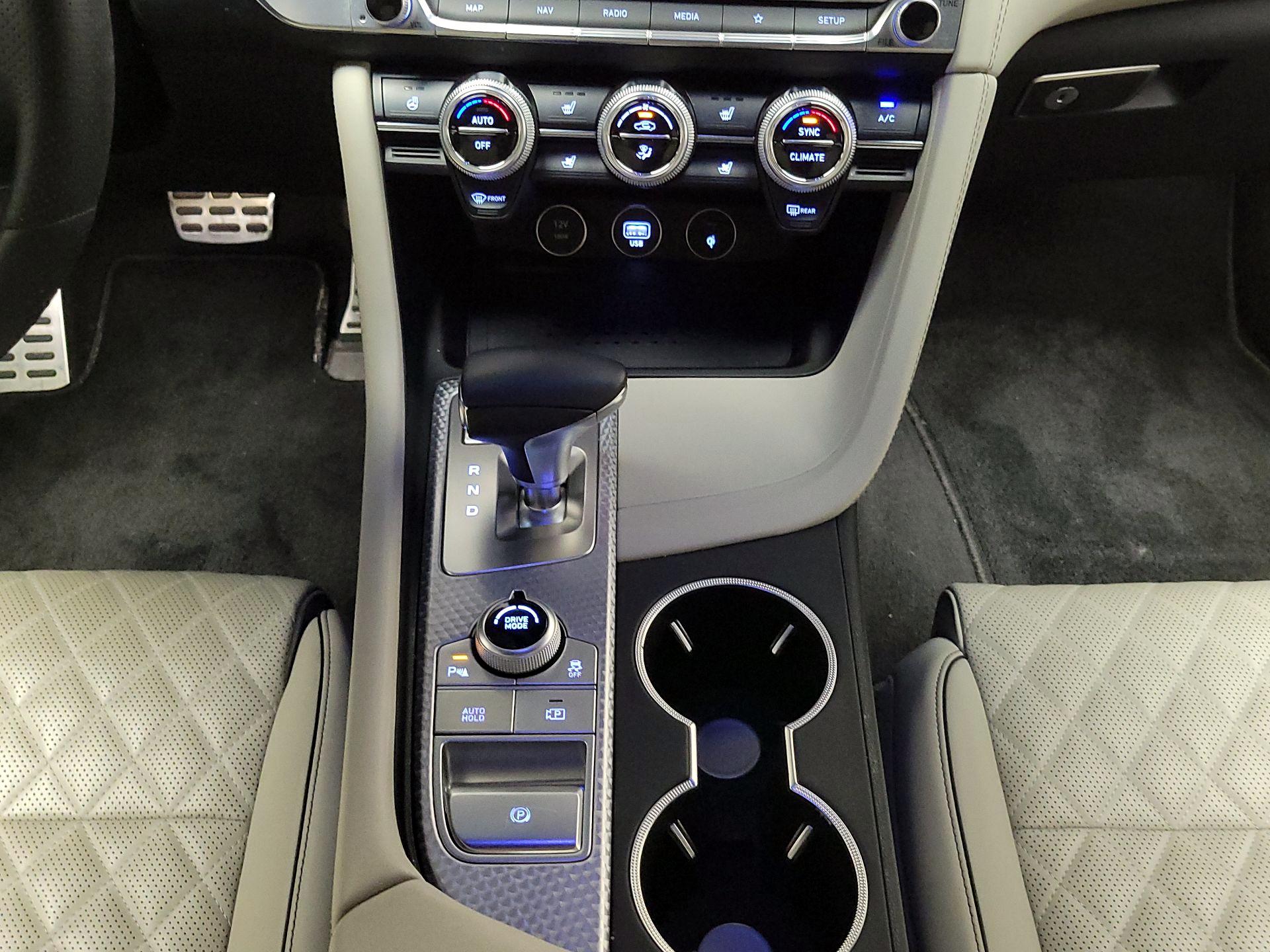 Thumbnail: 2022 Genesis G70 - 18