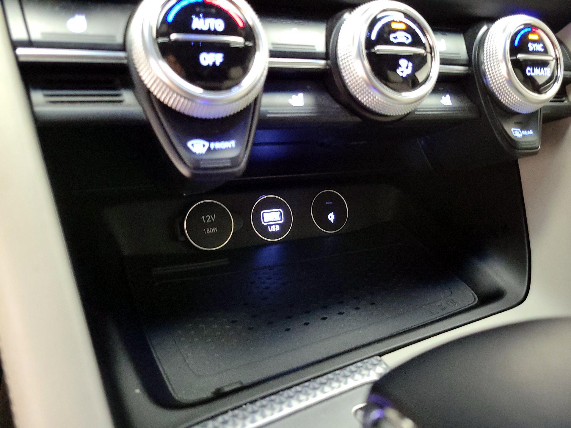 Thumbnail: 2022 Genesis G70 - 19