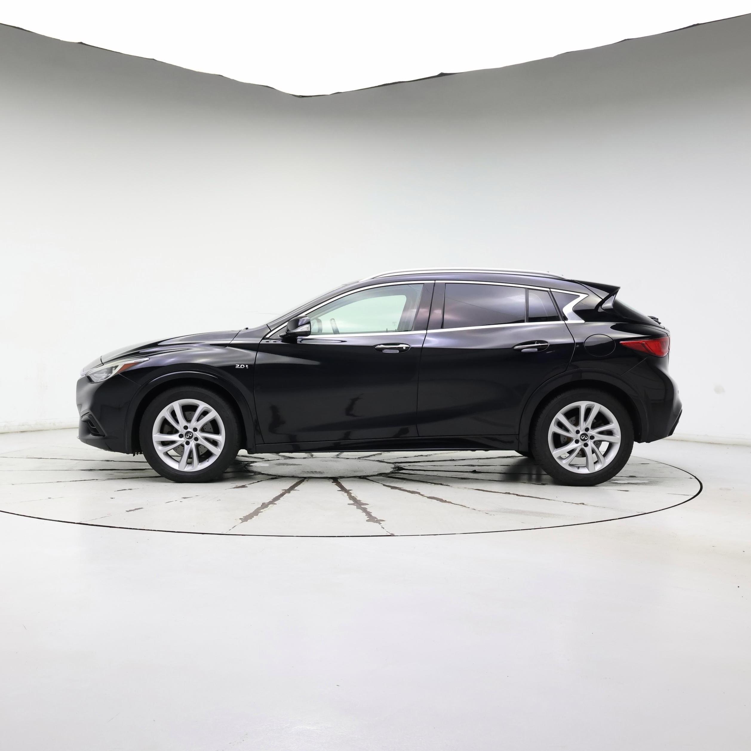 Thumbnail: 2017 INFINITI QX30 - 3