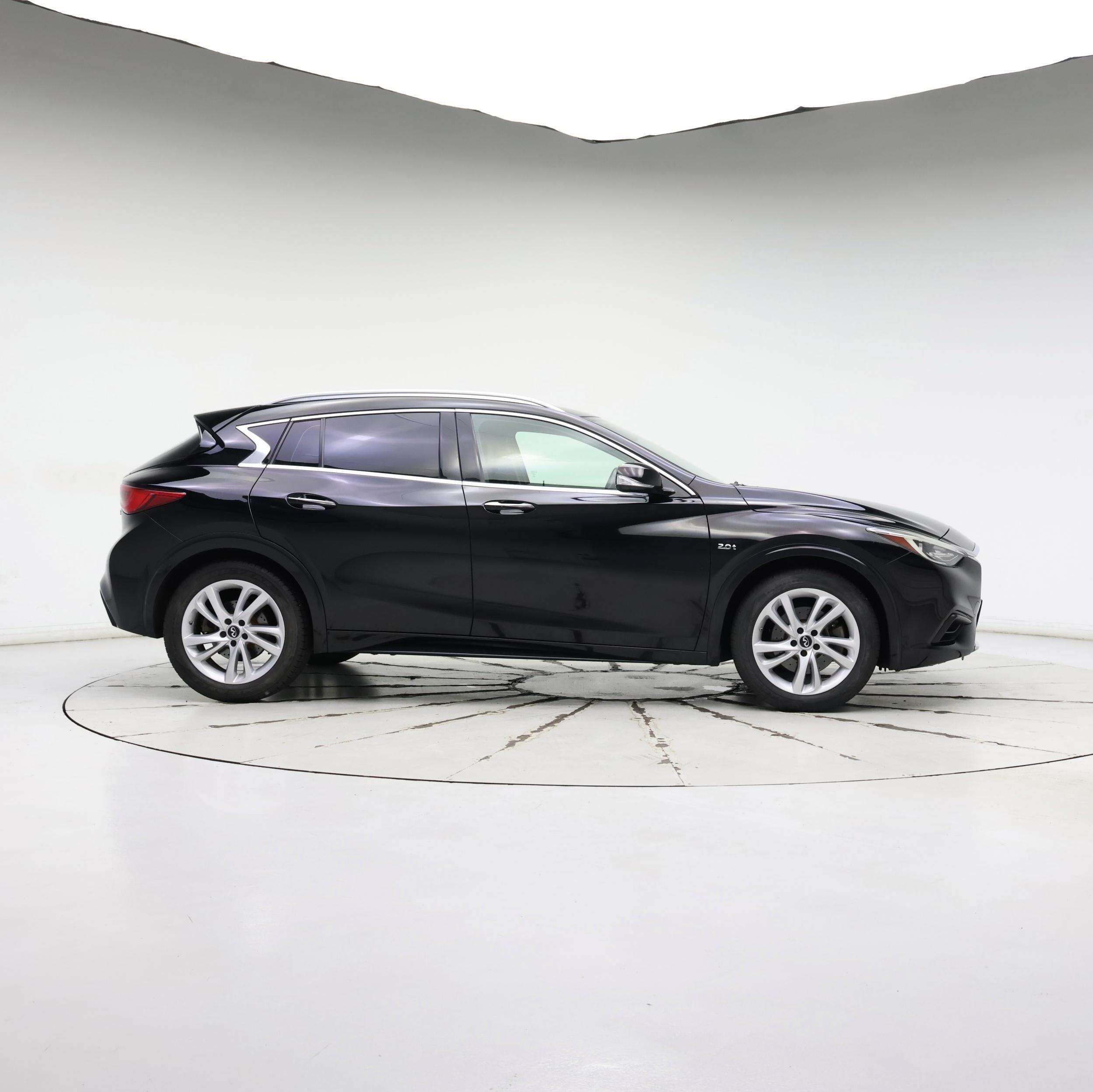 Thumbnail: 2017 INFINITI QX30 - 7