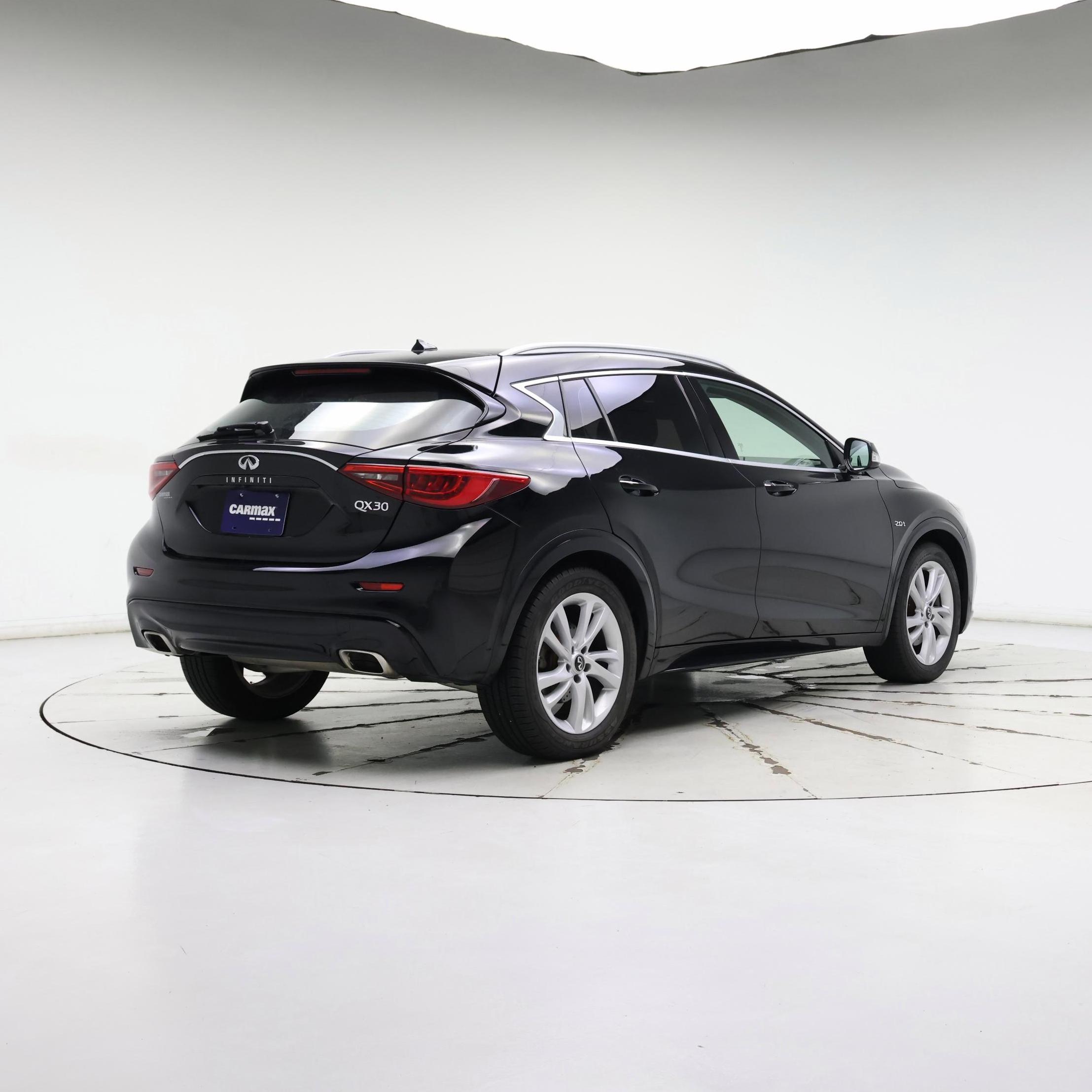 Thumbnail: 2017 INFINITI QX30 - 8