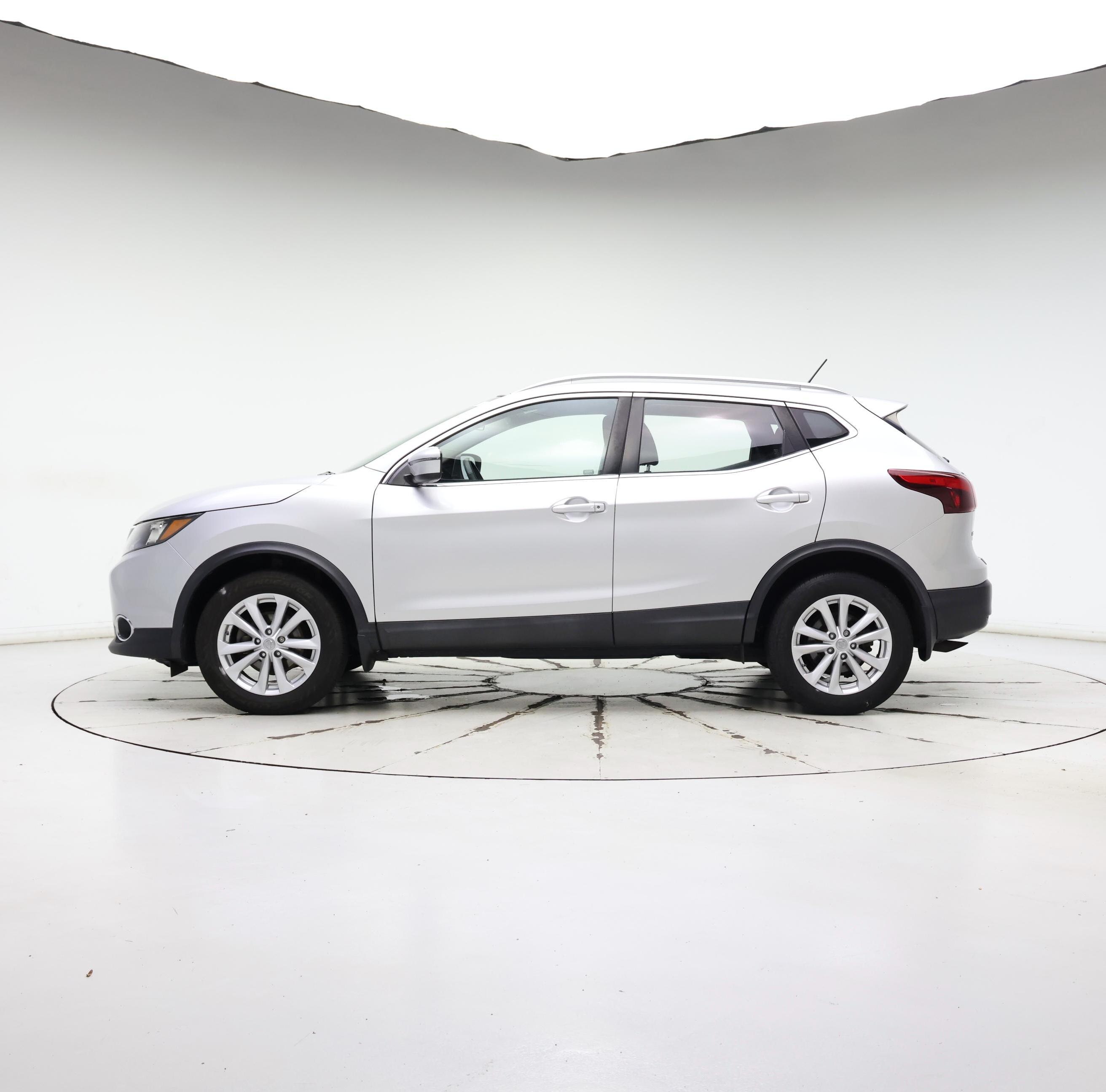 Thumbnail: 2017 Nissan Rogue Sport - 3
