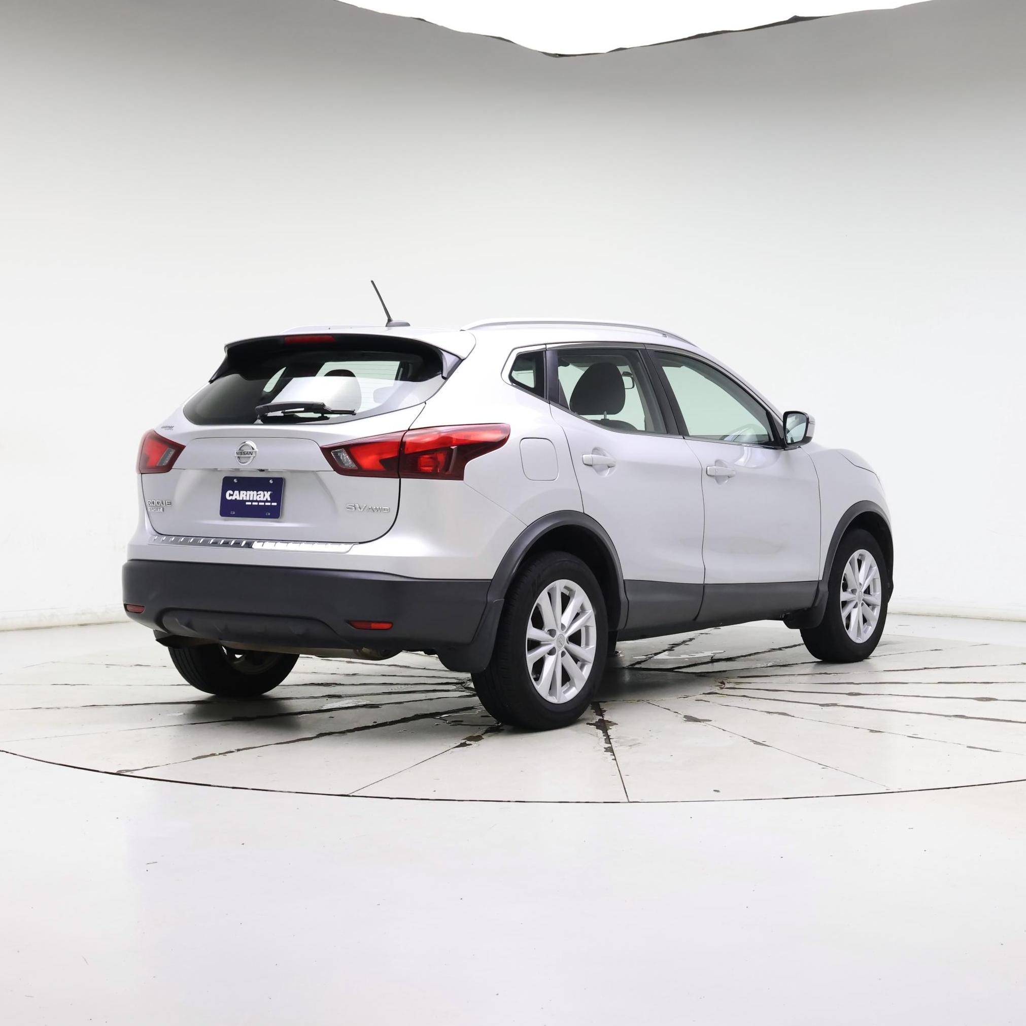 Thumbnail: 2017 Nissan Rogue Sport - 8