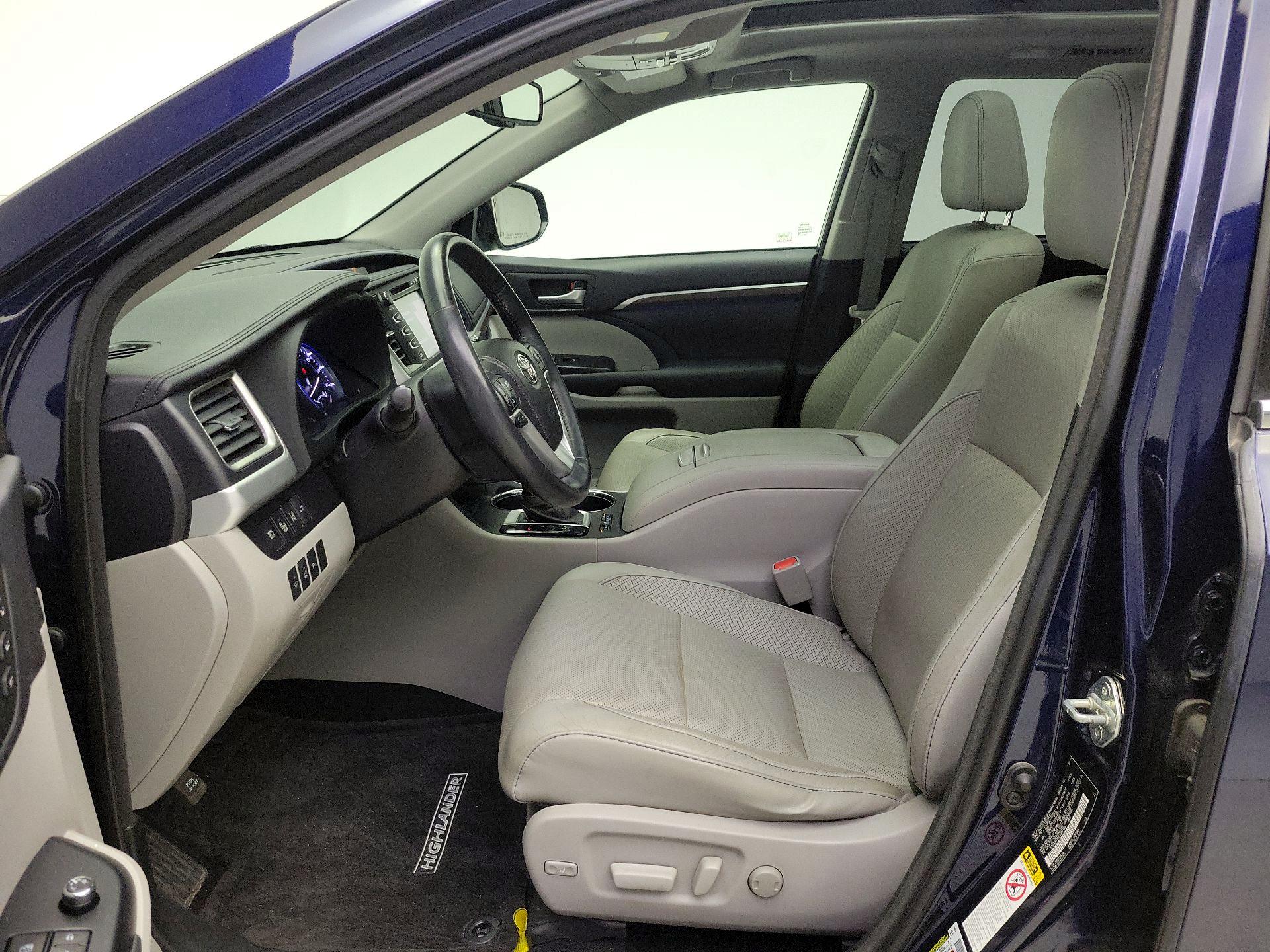 Thumbnail: 2015 Toyota Highlander - 11