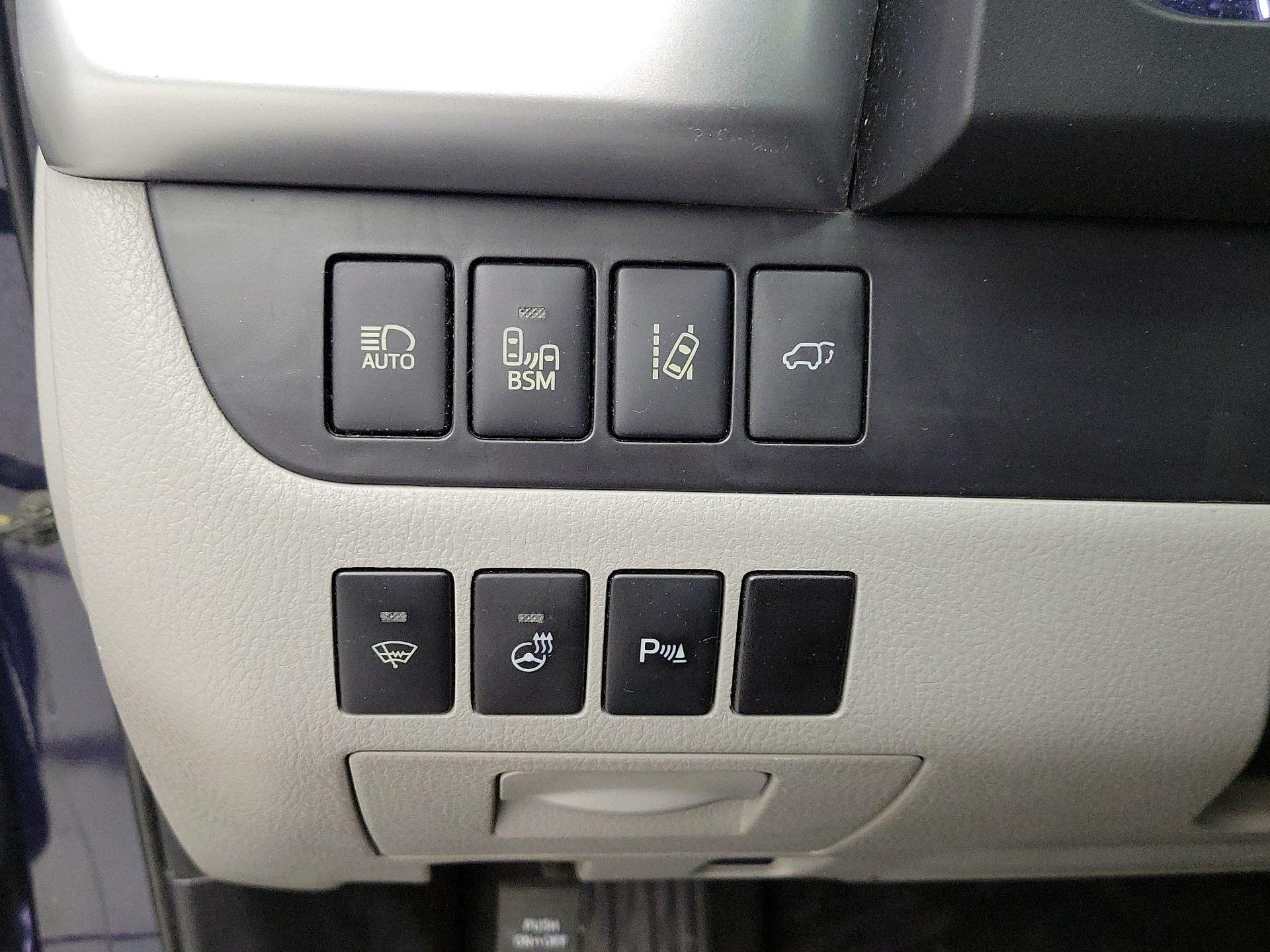 Thumbnail: 2015 Toyota Highlander - 13