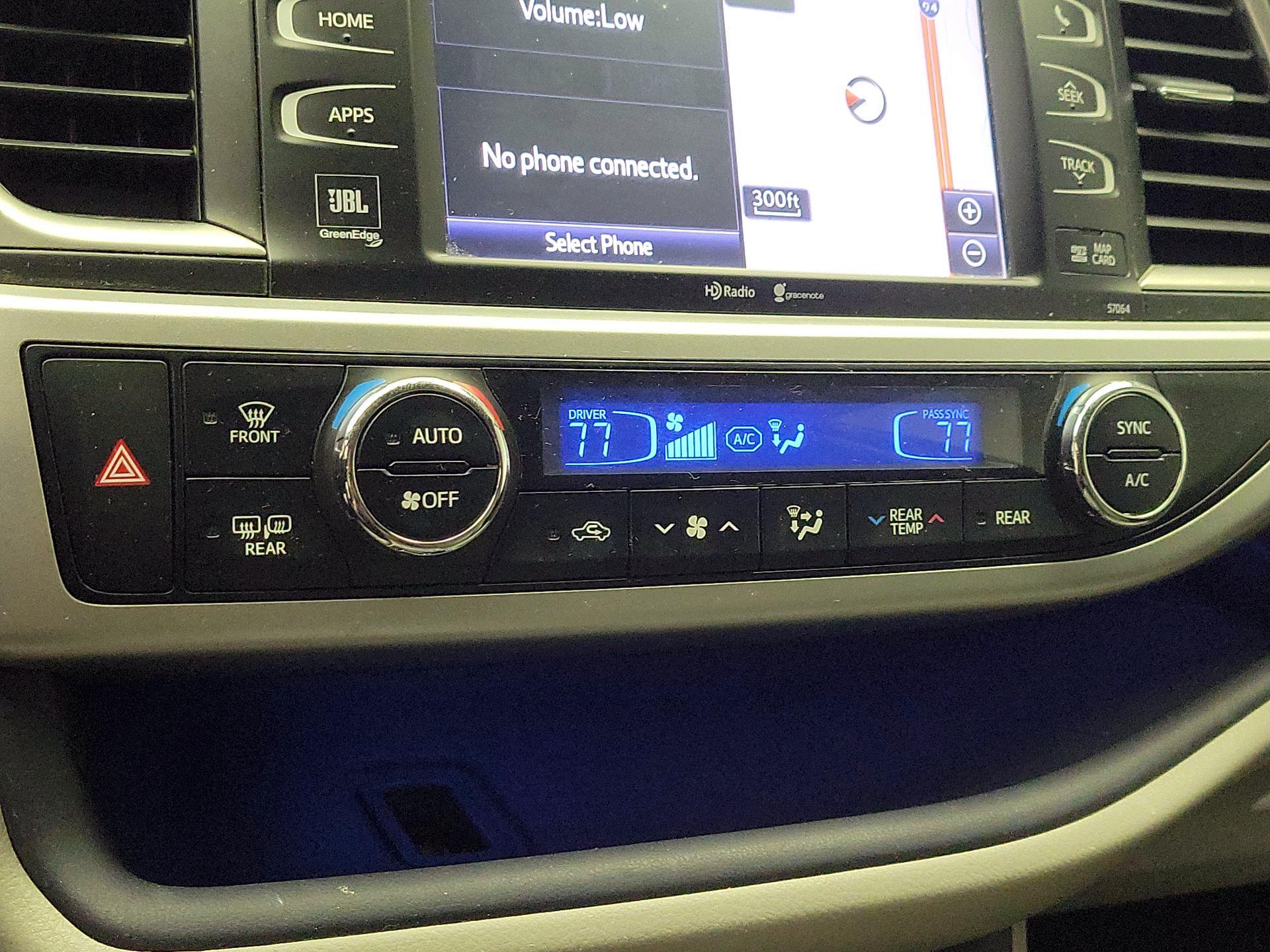 Thumbnail: 2015 Toyota Highlander - 17