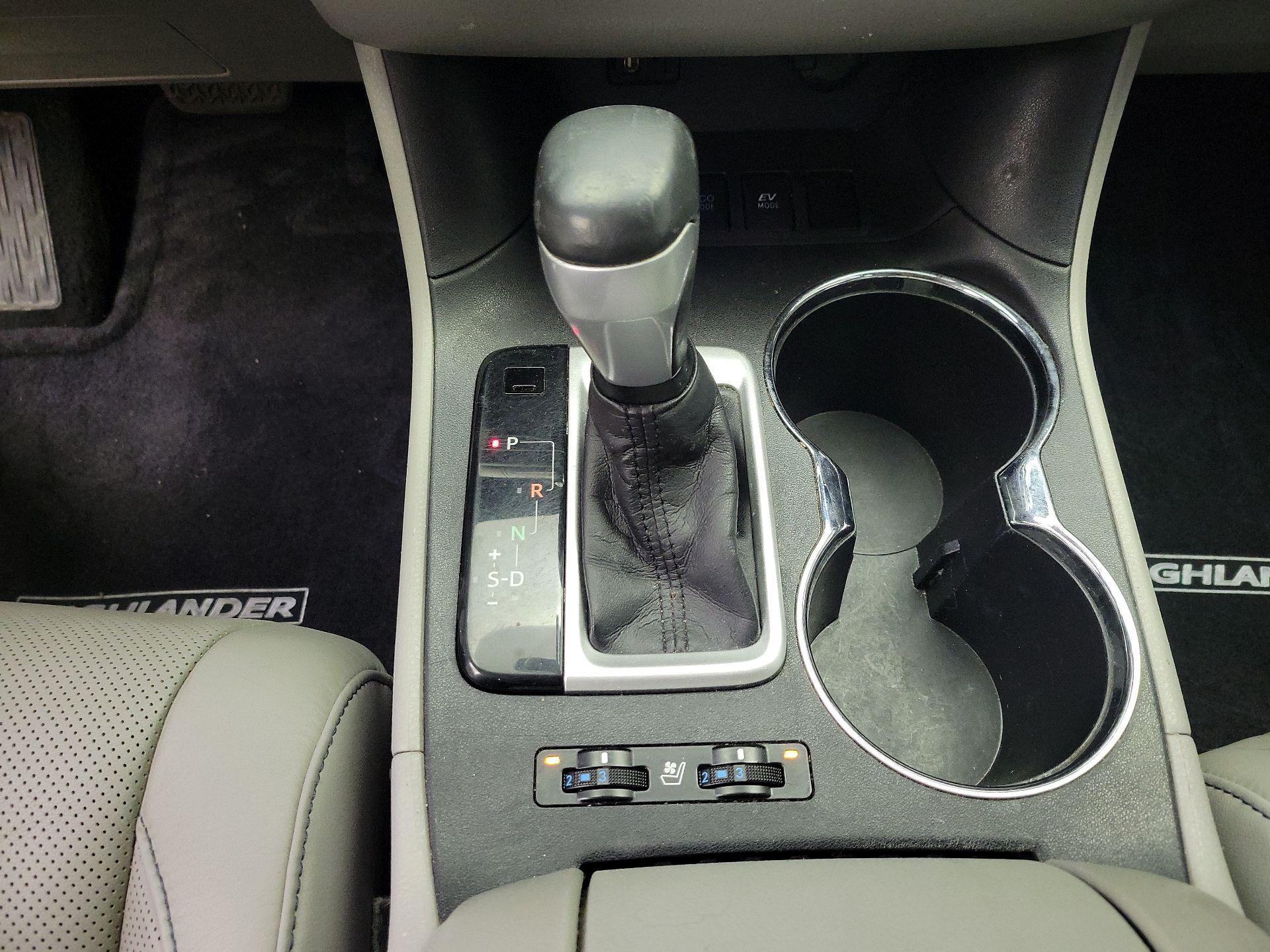 Thumbnail: 2015 Toyota Highlander - 18