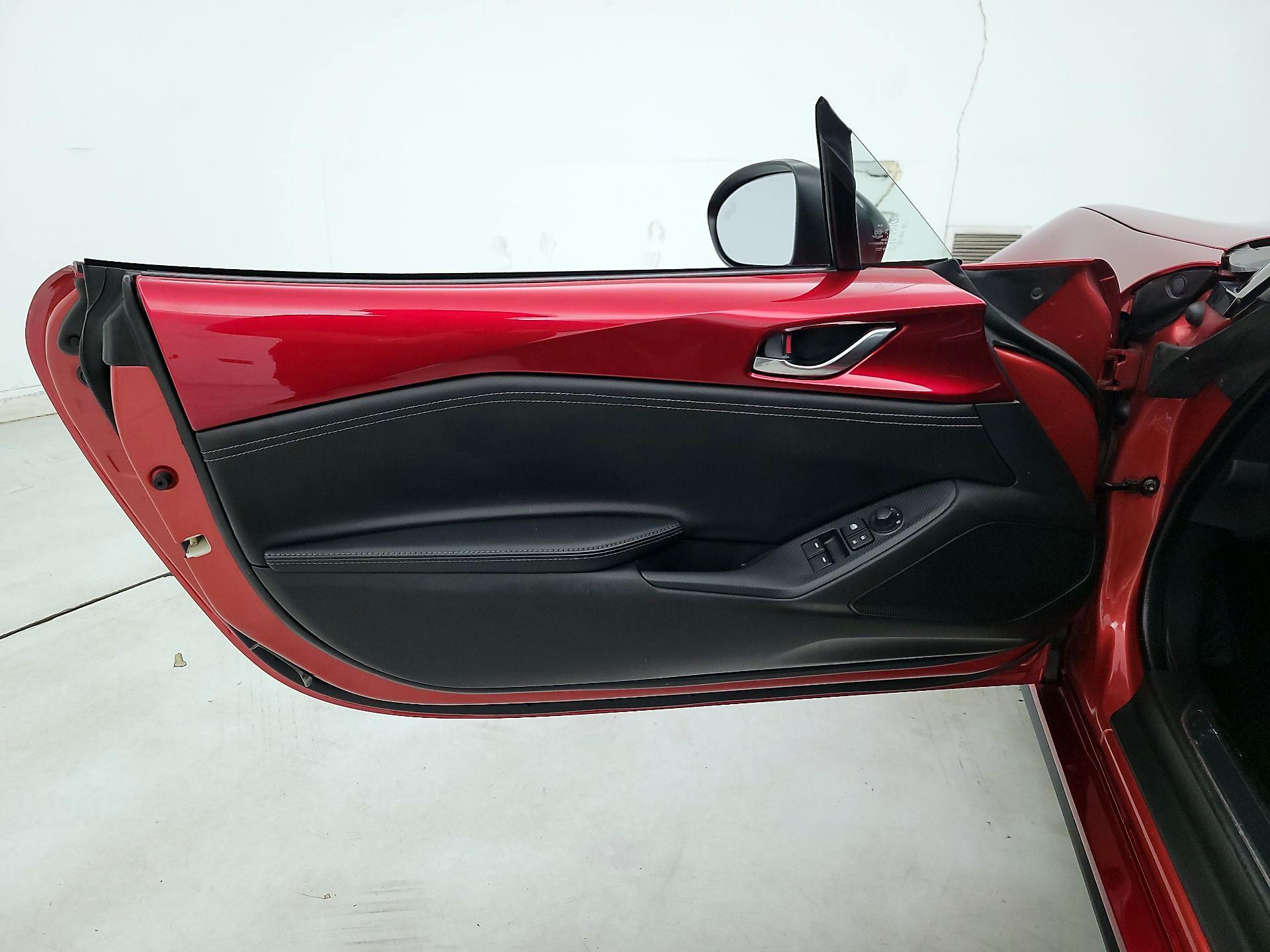 Thumbnail: 2022 Mazda MX-5 Miata - 12