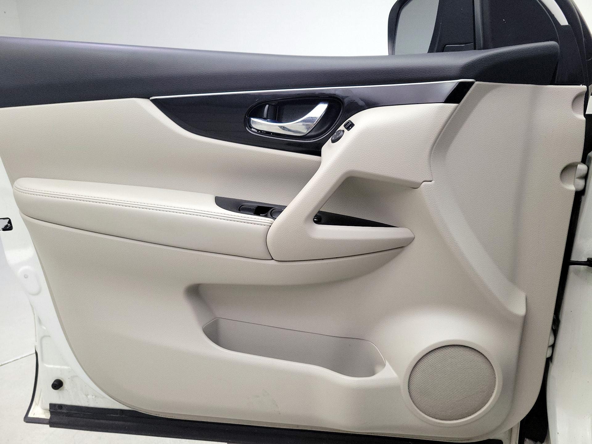 Thumbnail: 2019 Nissan Rogue Sport - 12