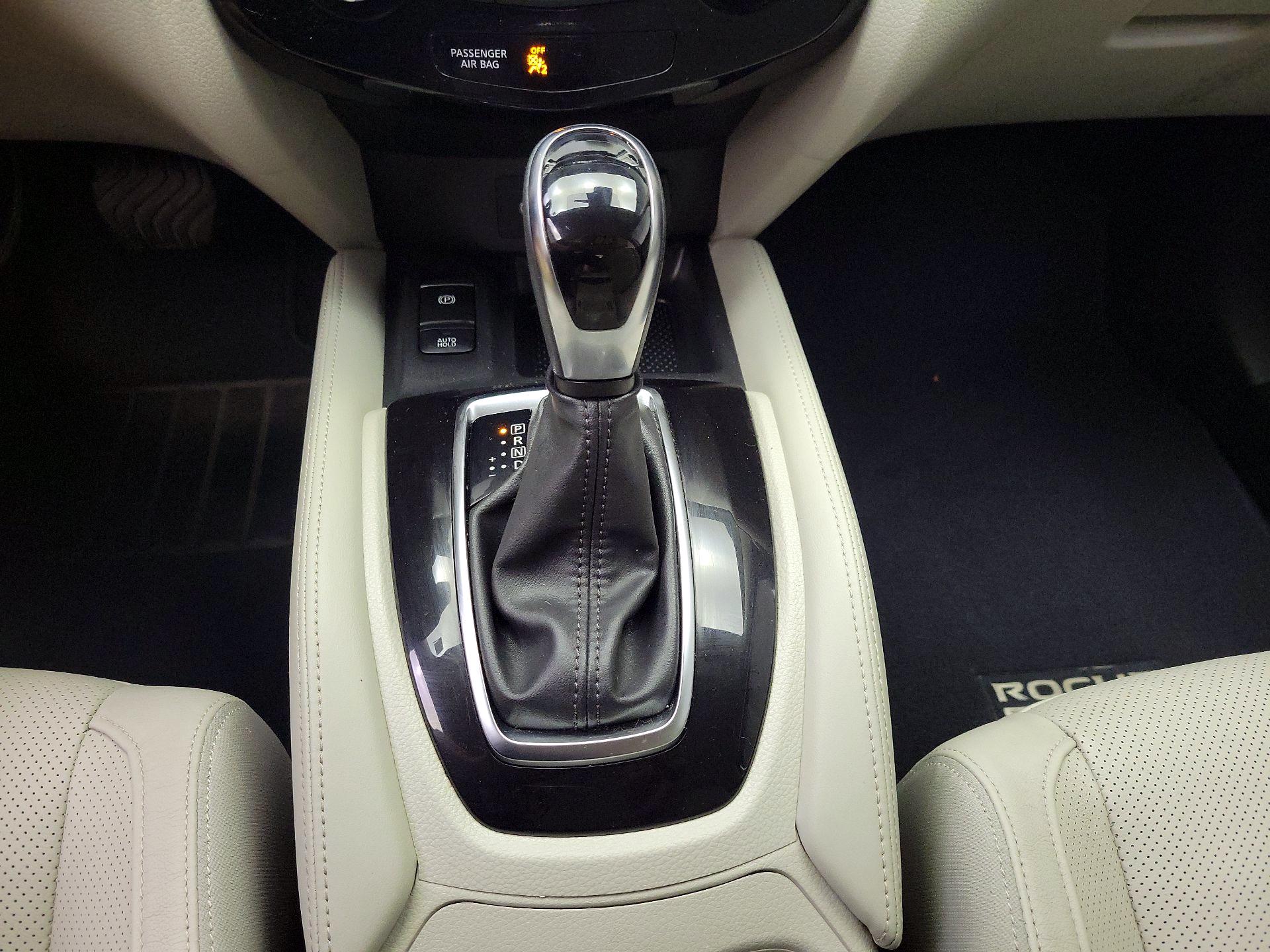 Thumbnail: 2019 Nissan Rogue Sport - 18