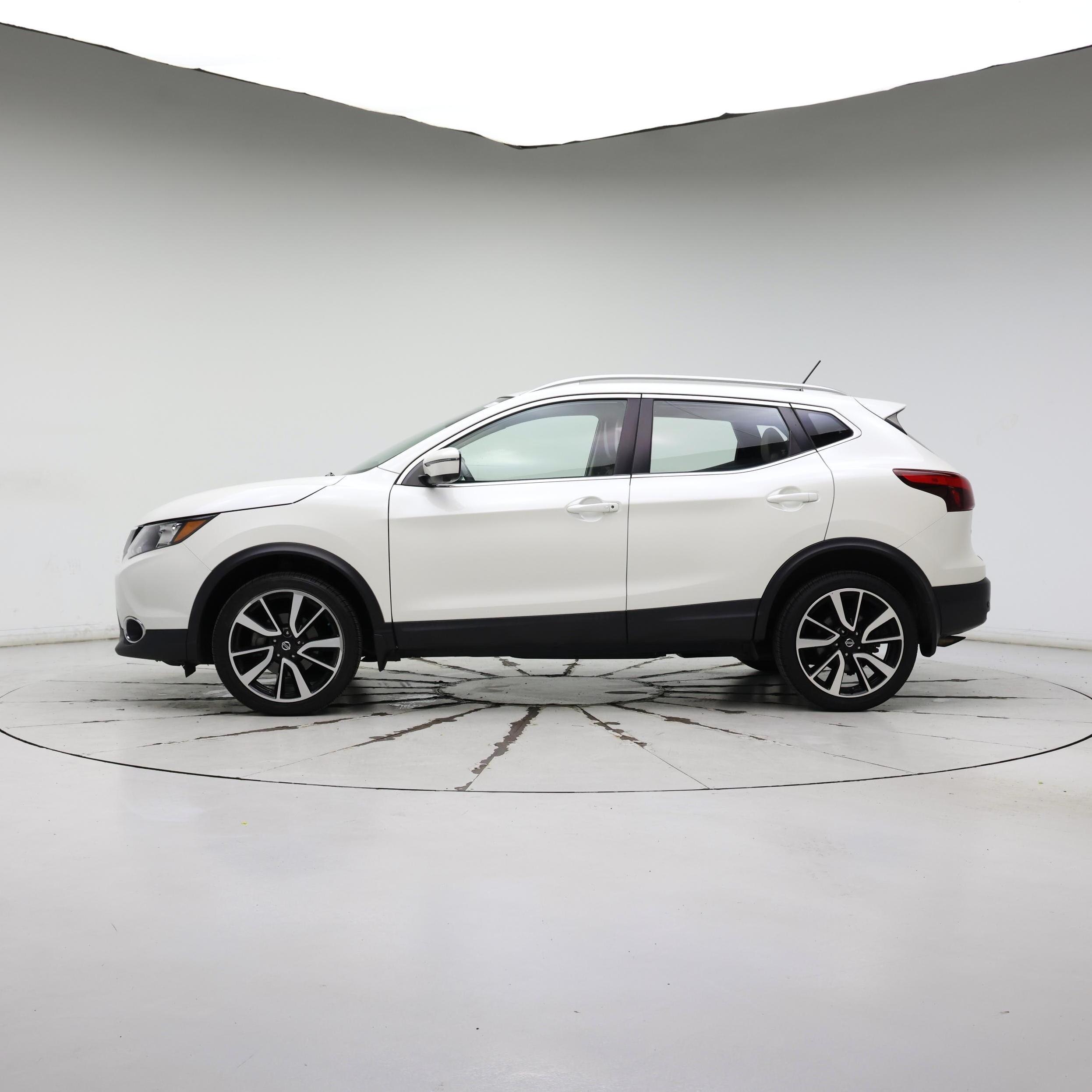 Thumbnail: 2019 Nissan Rogue Sport - 3