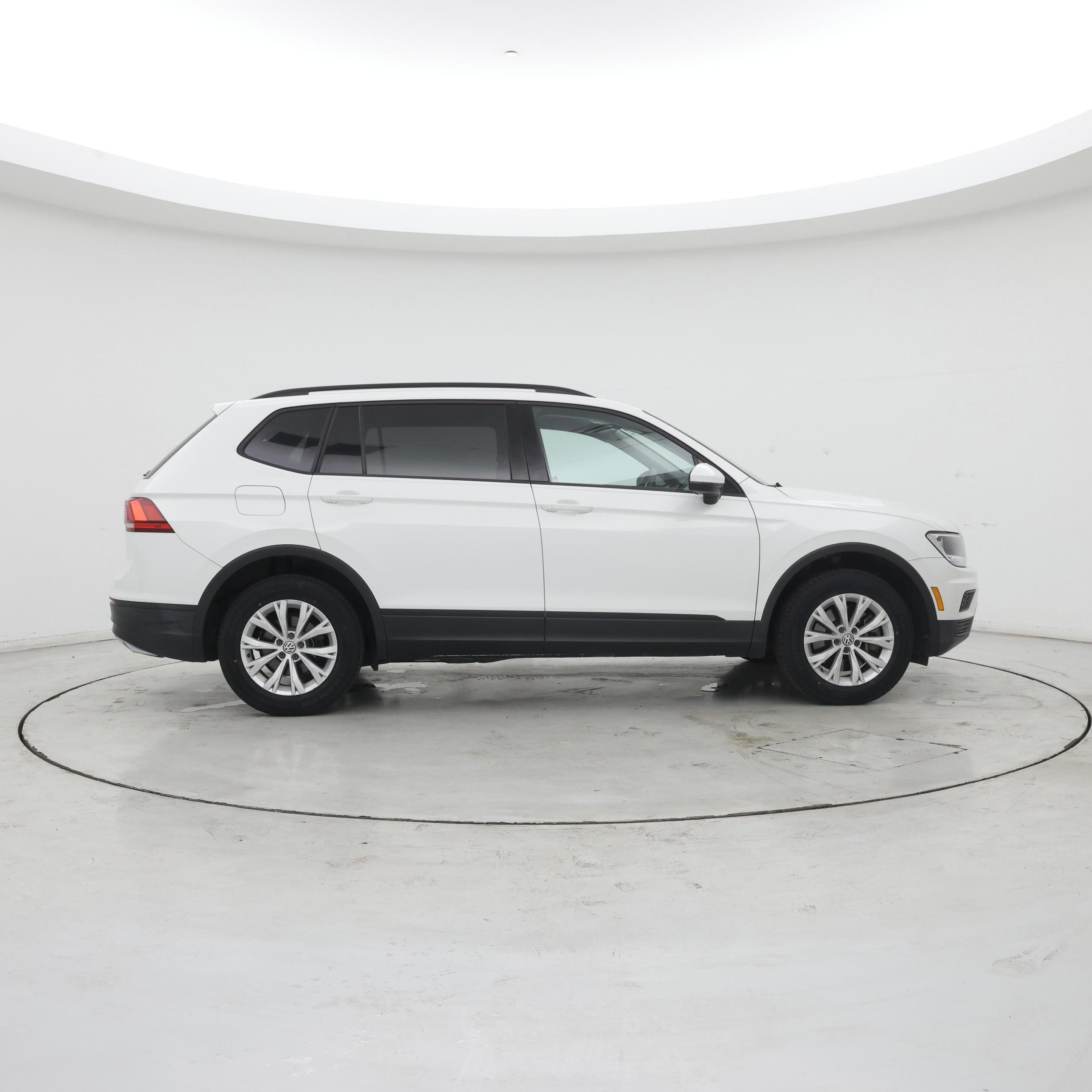Thumbnail: 2019 Volkswagen Tiguan - 7