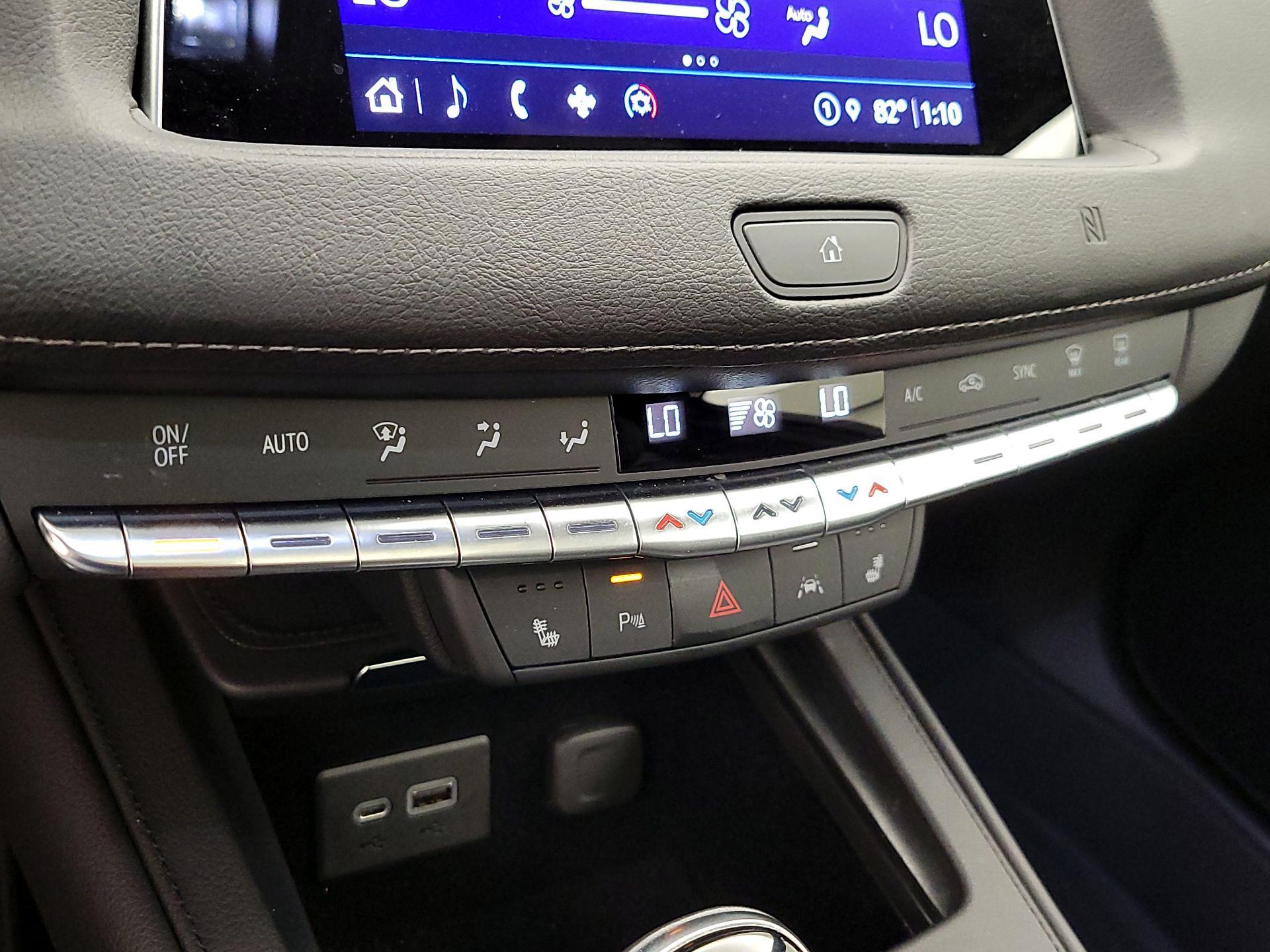 Thumbnail: 2021 Cadillac XT4 - 16